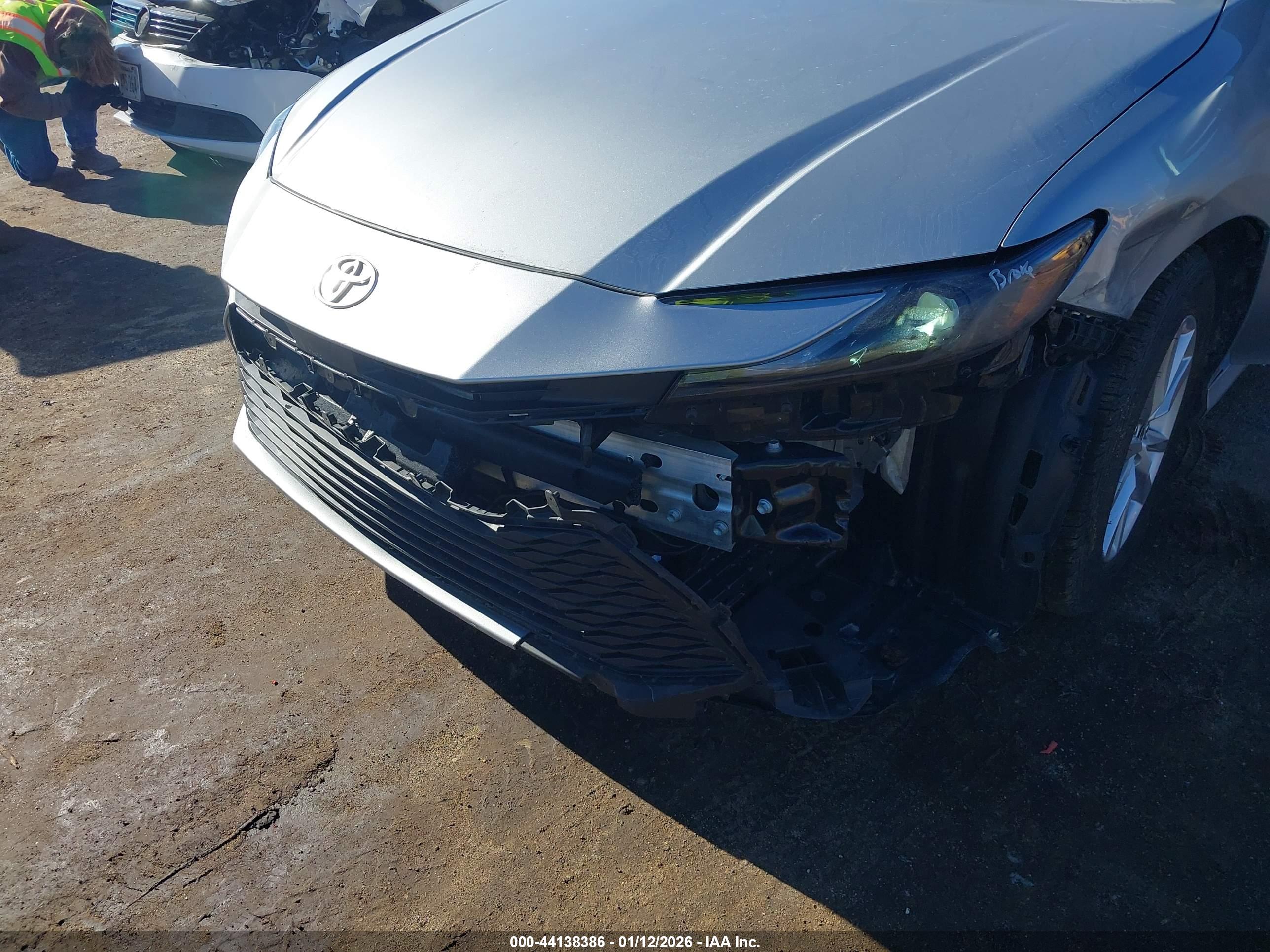TOYOTA CAMRY image 6