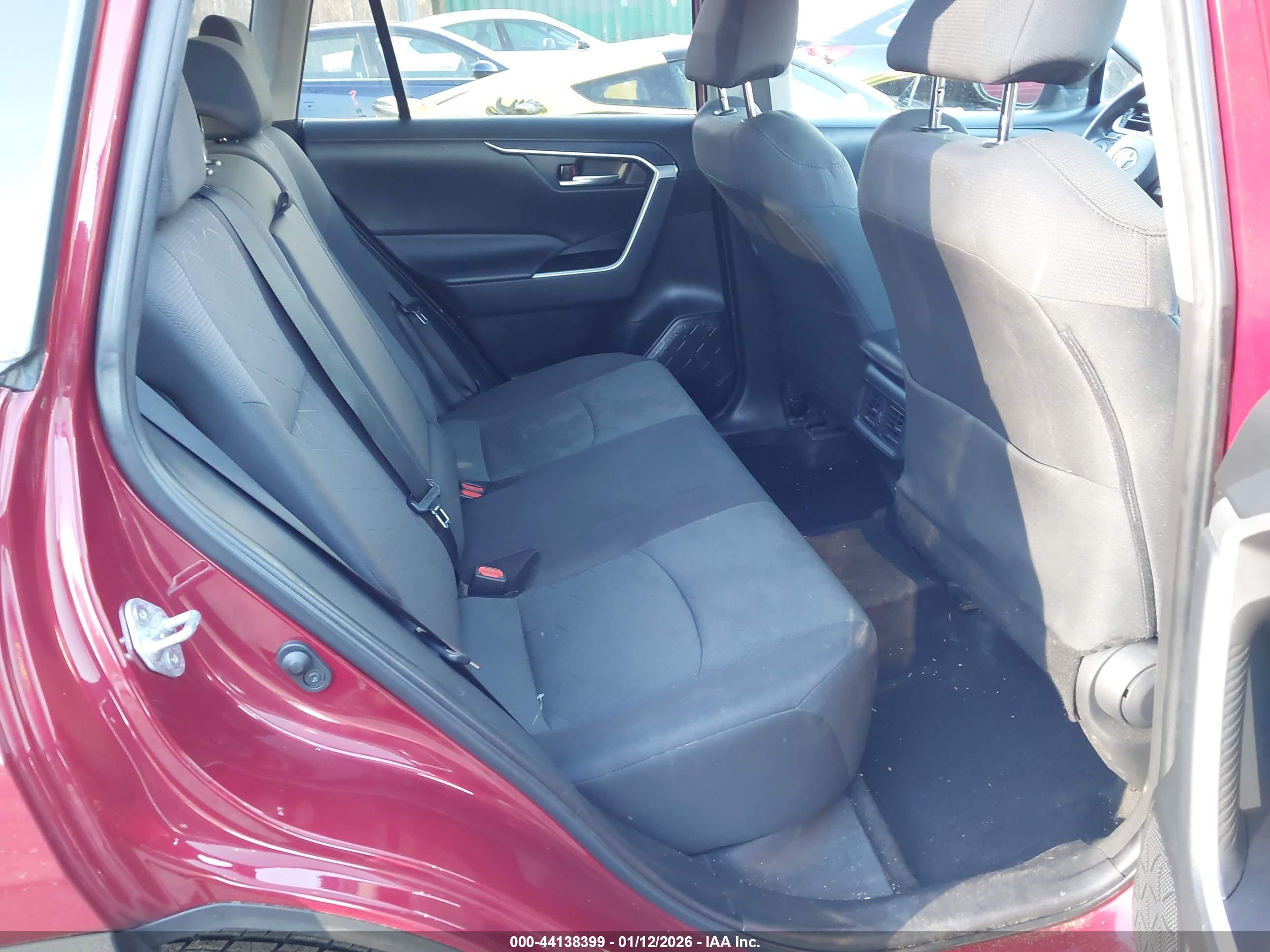 TOYOTA RAV4 image 8