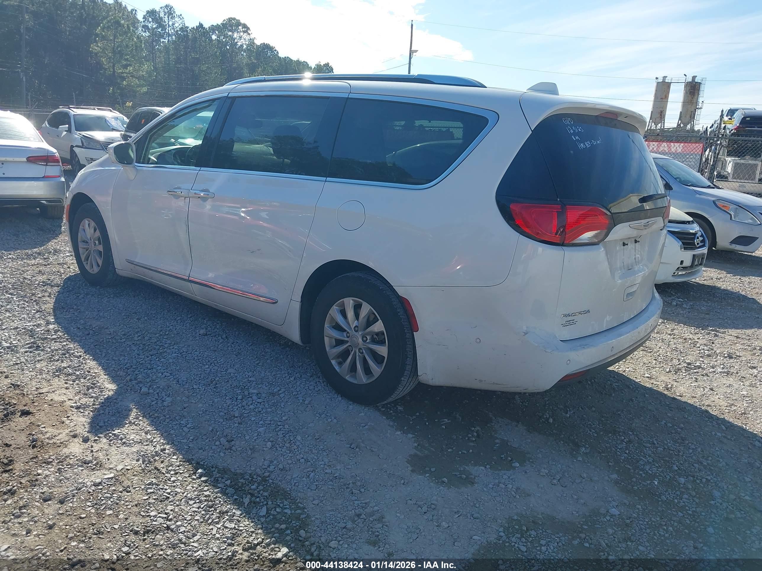 CHRYSLER PACIFICA image 3