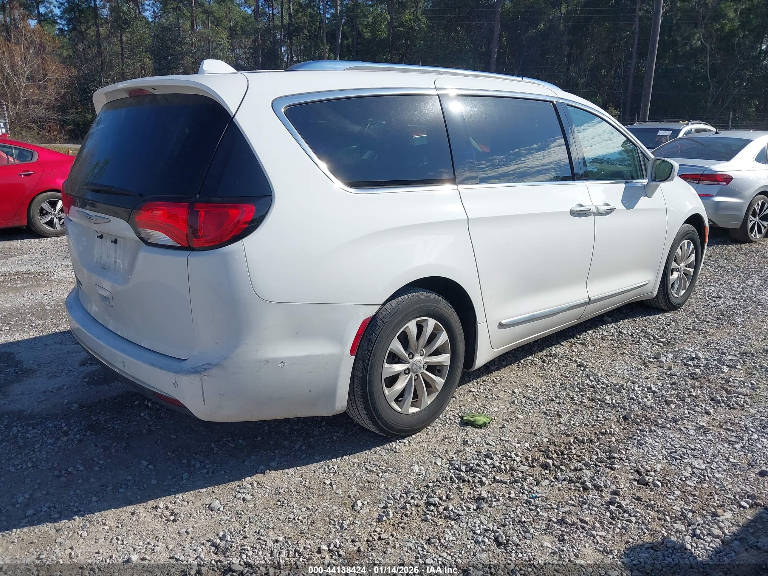 CHRYSLER PACIFICA image 4