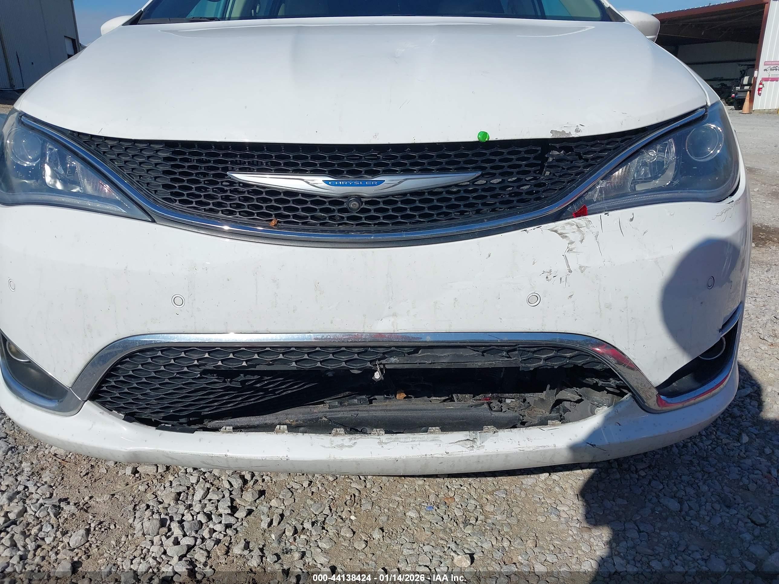 CHRYSLER PACIFICA image 6