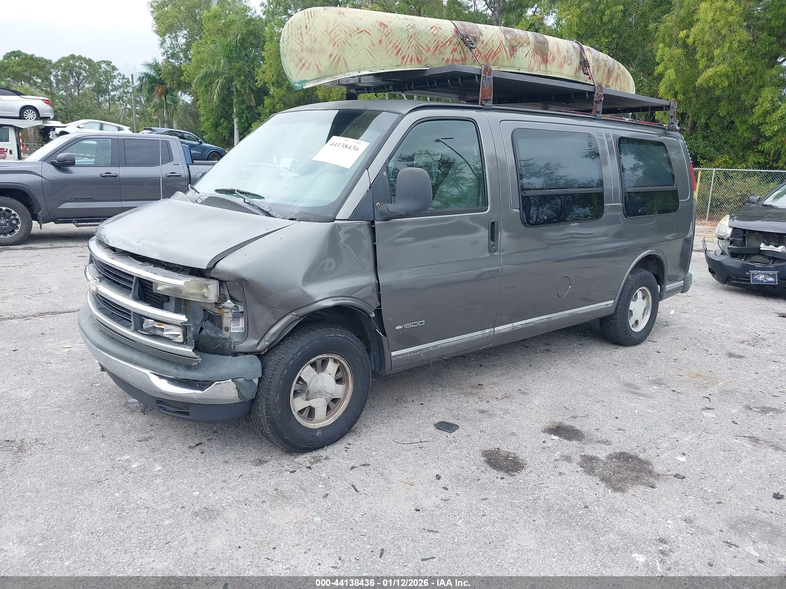 CHEVROLET EXPRESS image 2