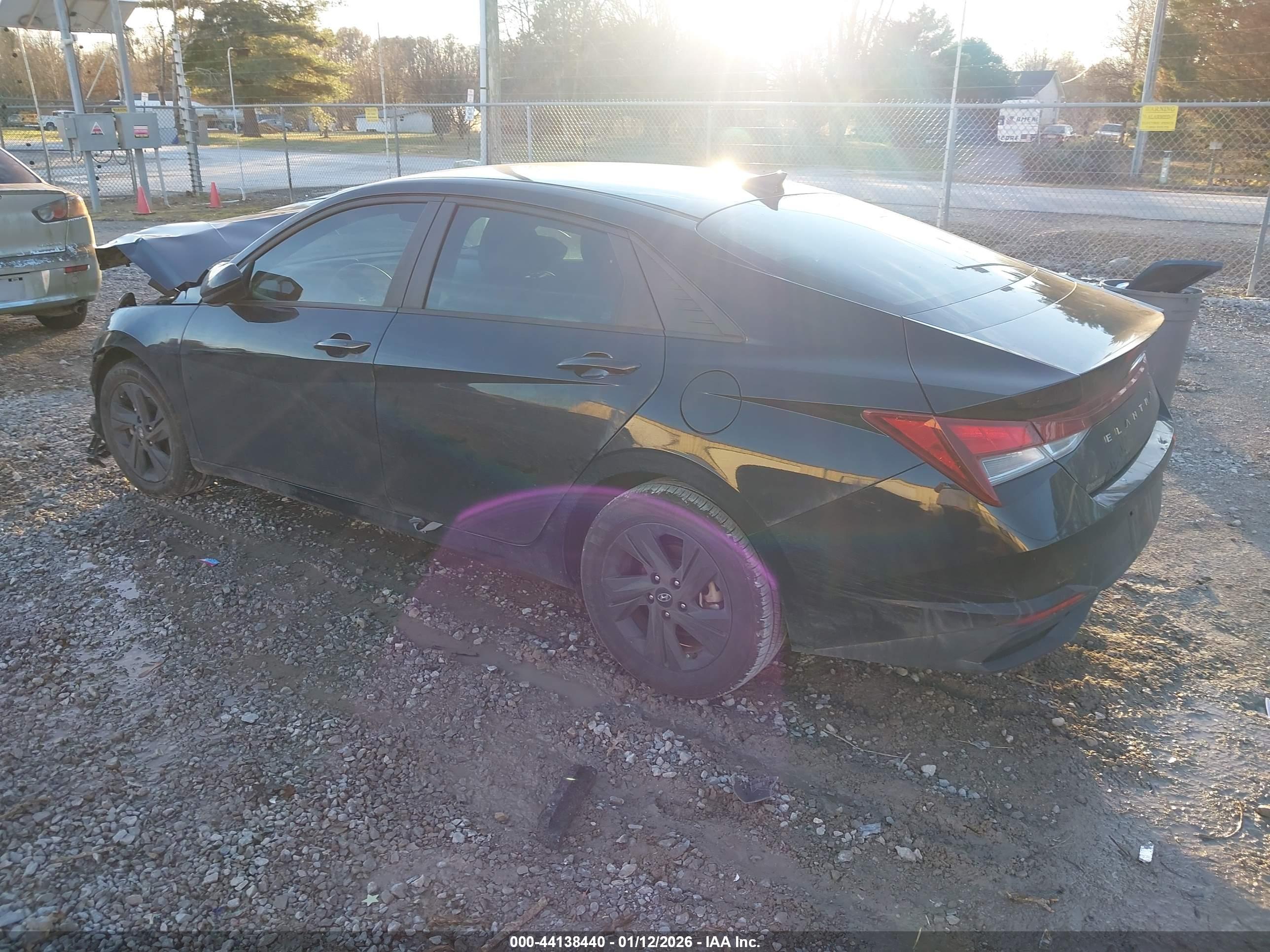 HYUNDAI ELANTRA image 3