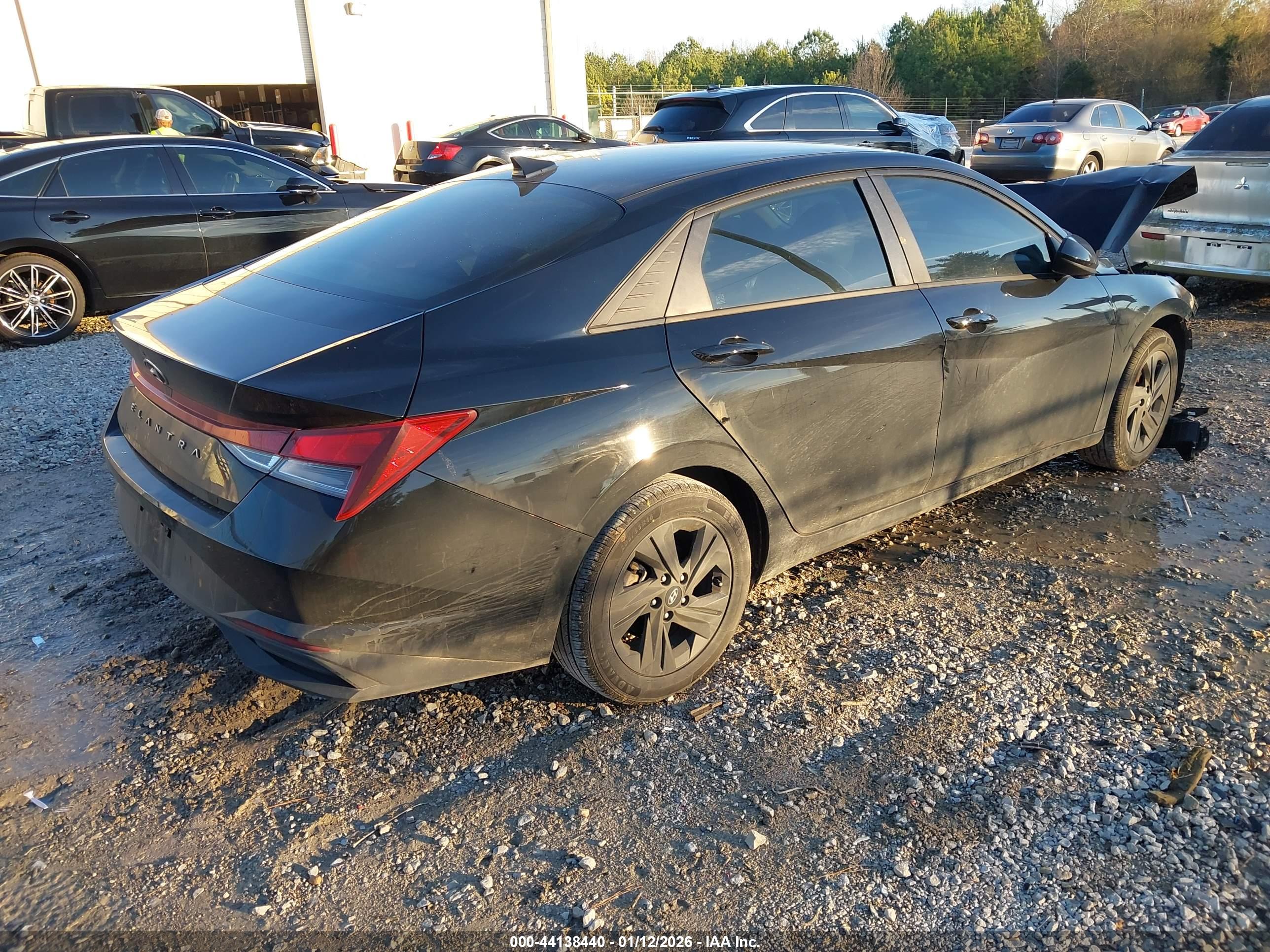 HYUNDAI ELANTRA image 4