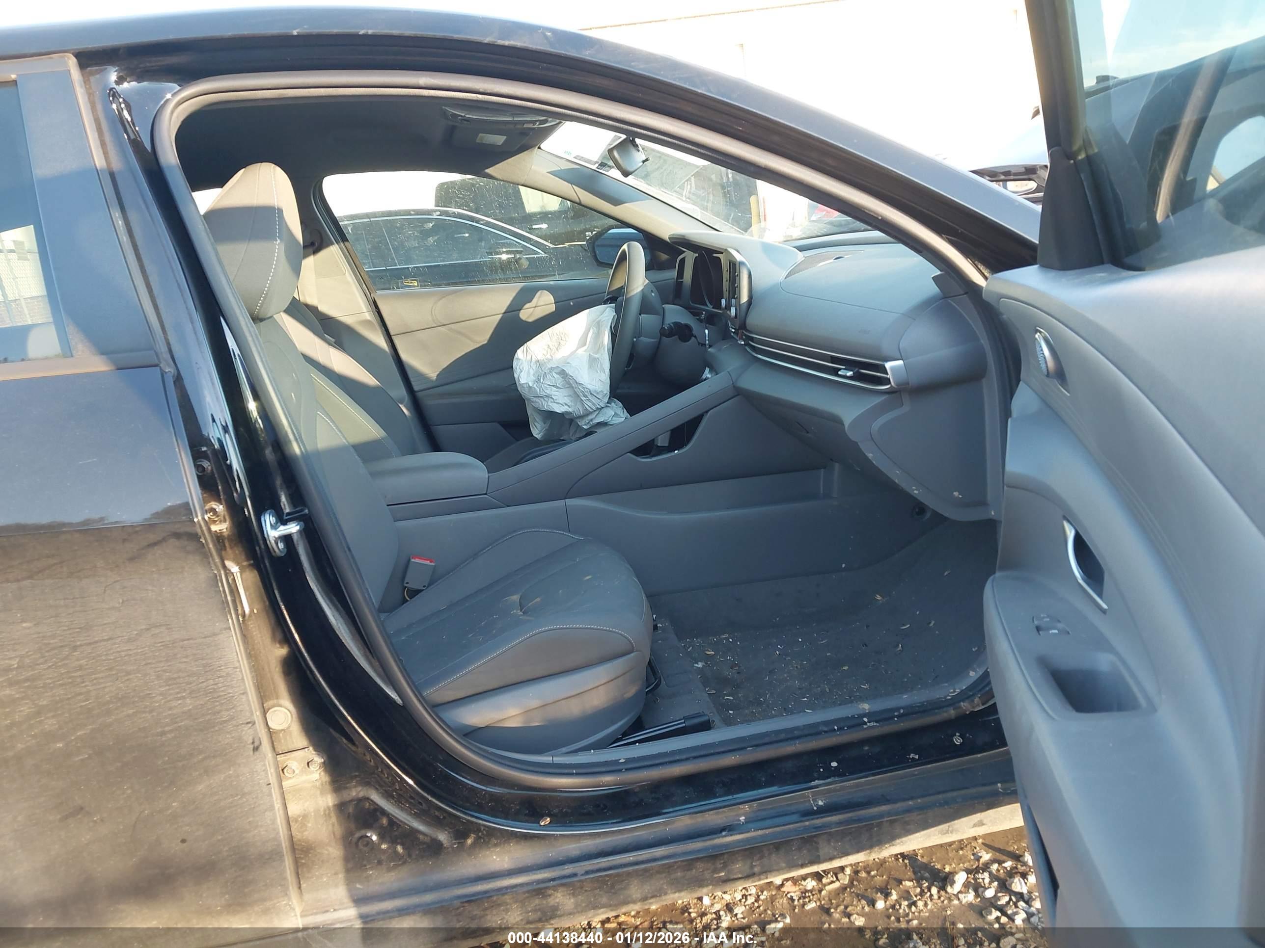 HYUNDAI ELANTRA image 5