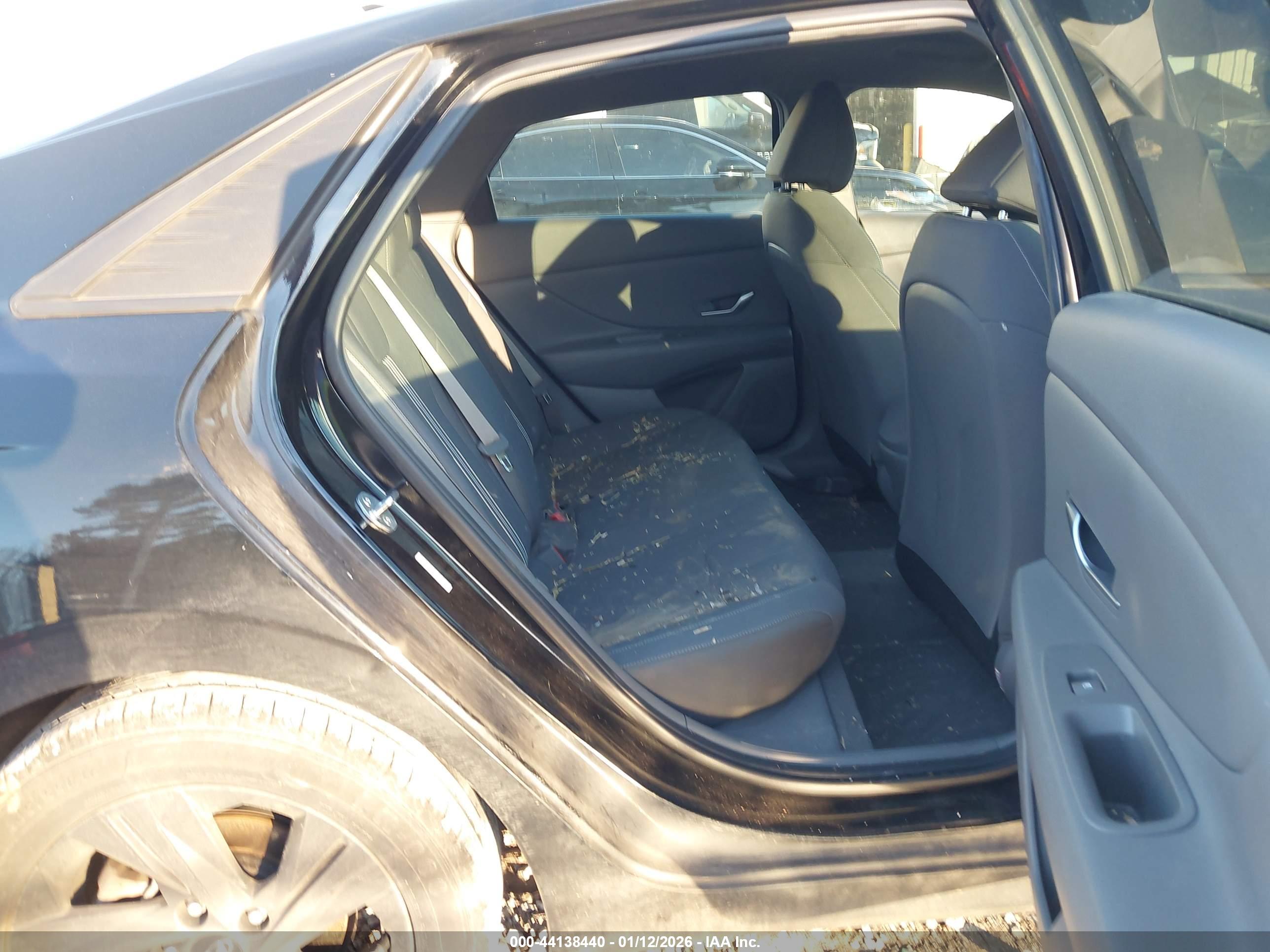 HYUNDAI ELANTRA image 8