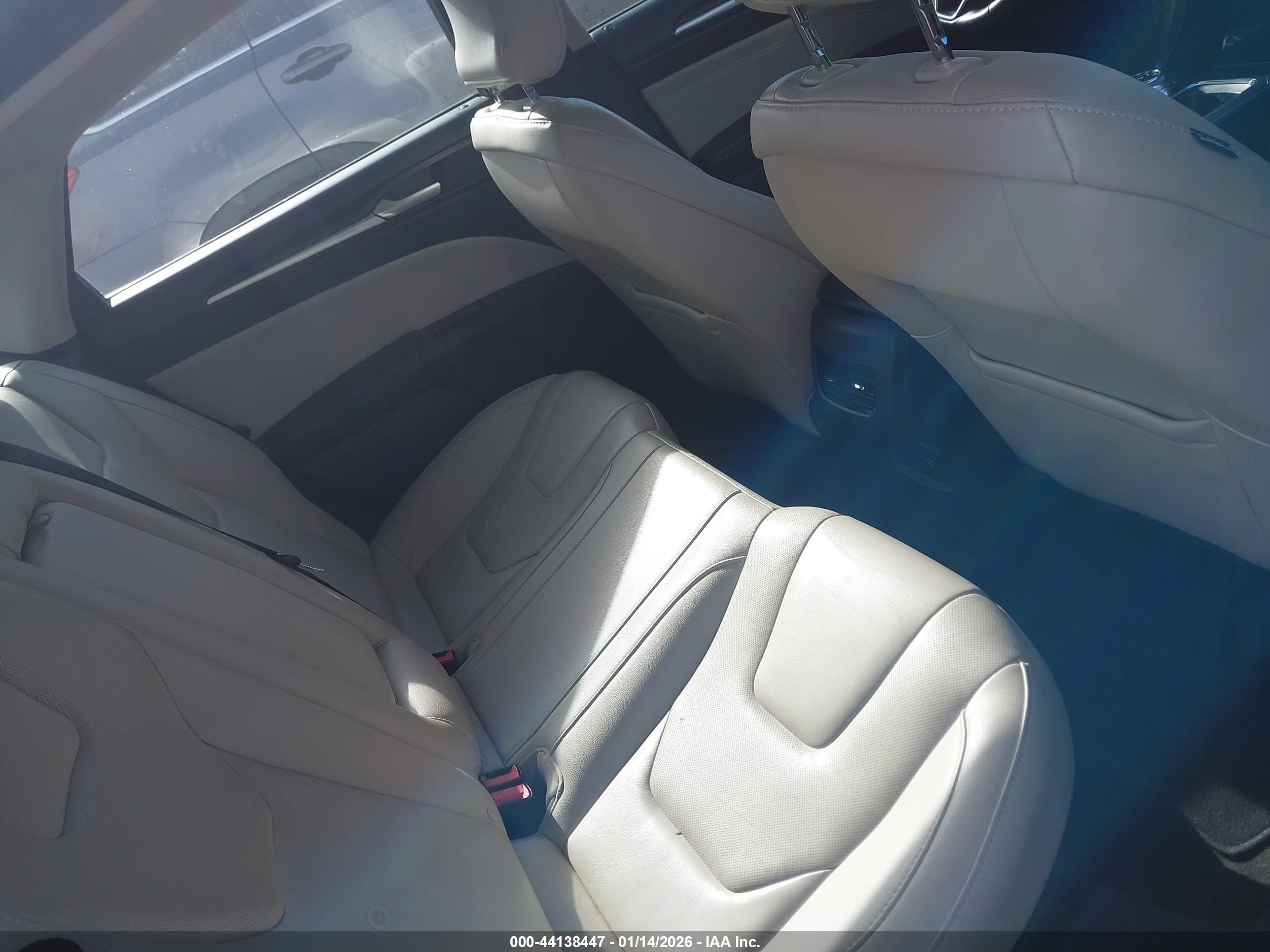 FORD FUSION image 8