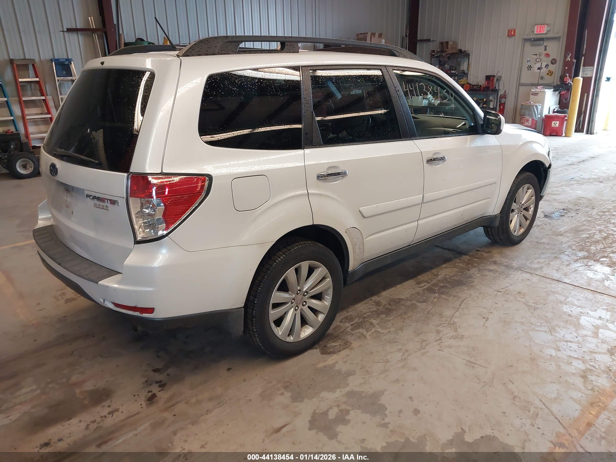 SUBARU FORESTER image 4