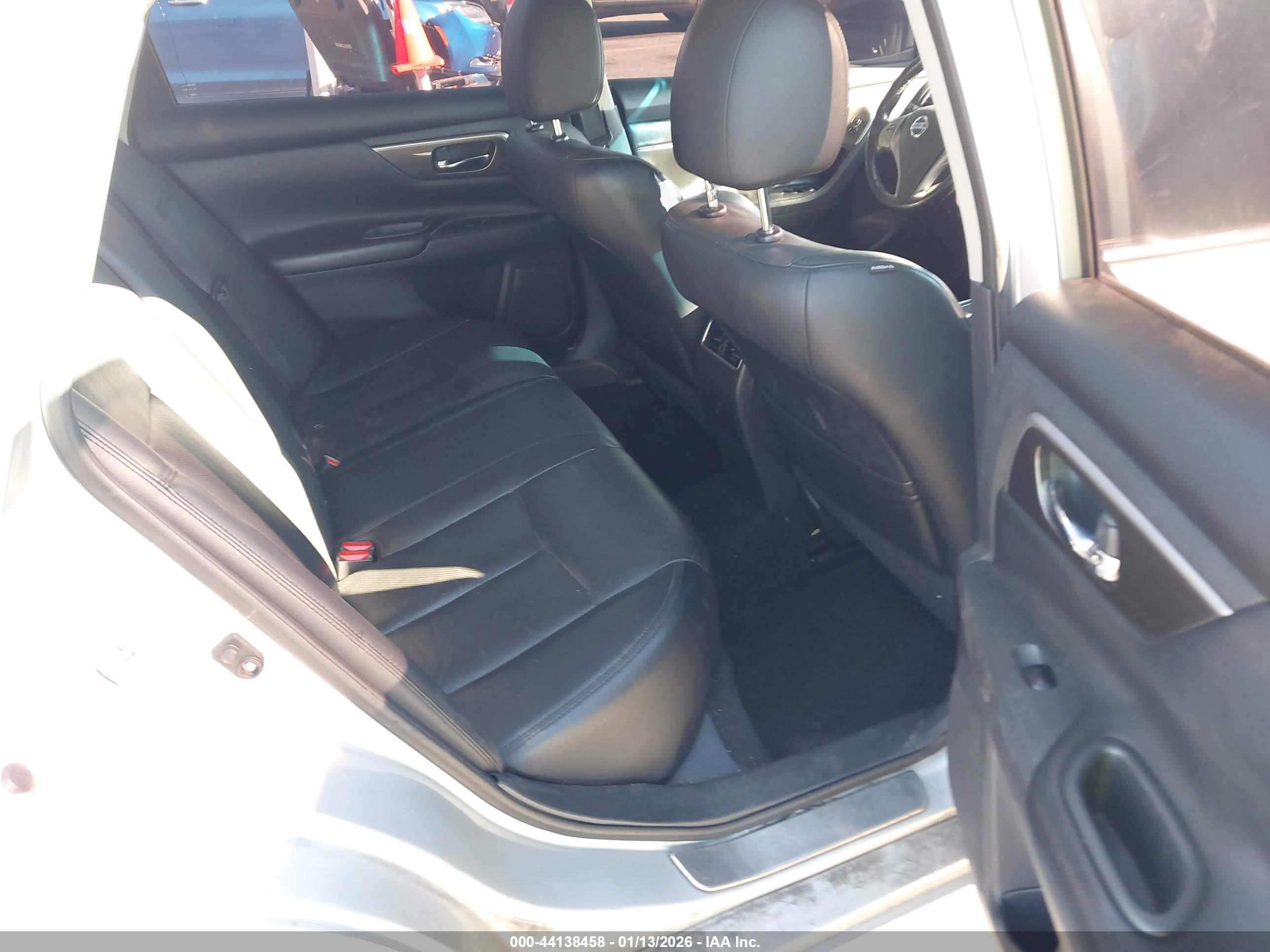 NISSAN ALTIMA image 8
