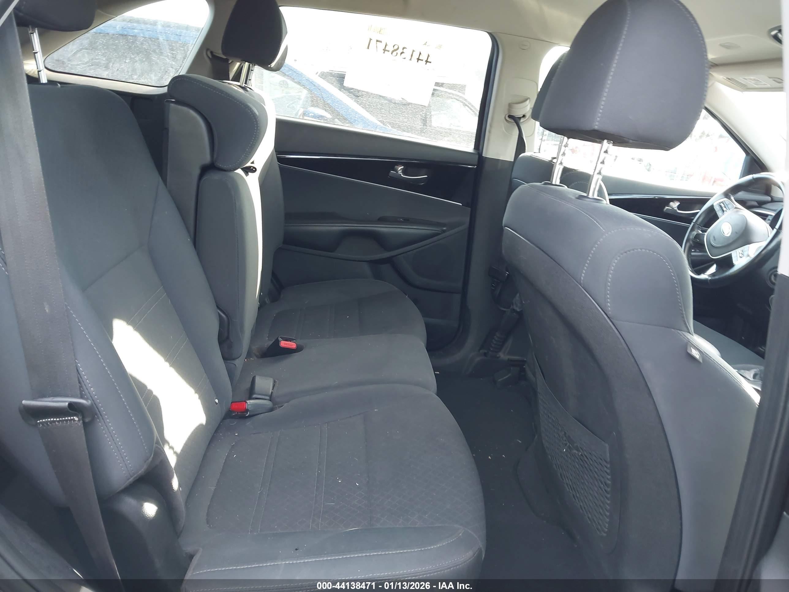 KIA SORENTO image 8