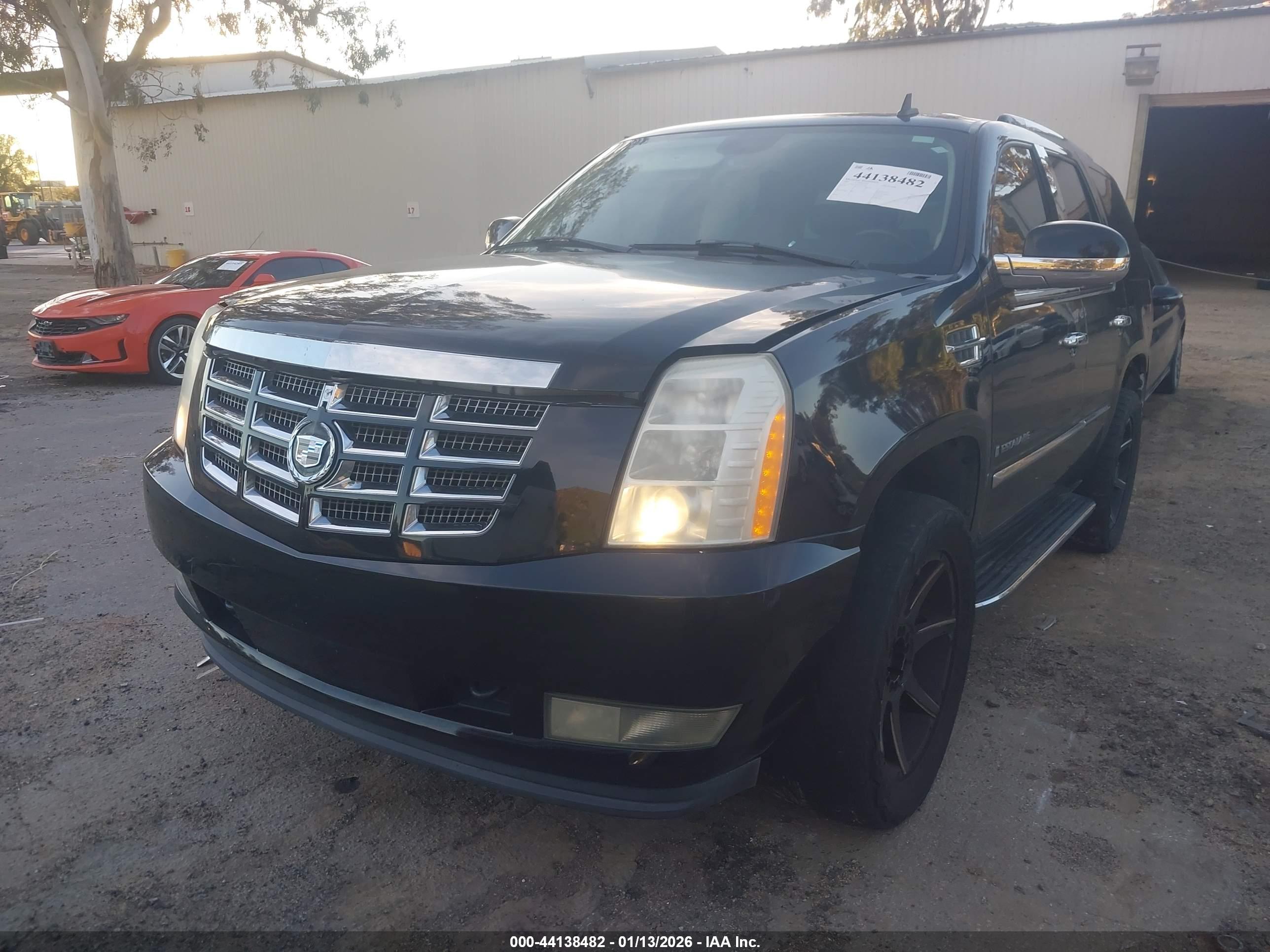 CADILLAC ESCALADE image 2