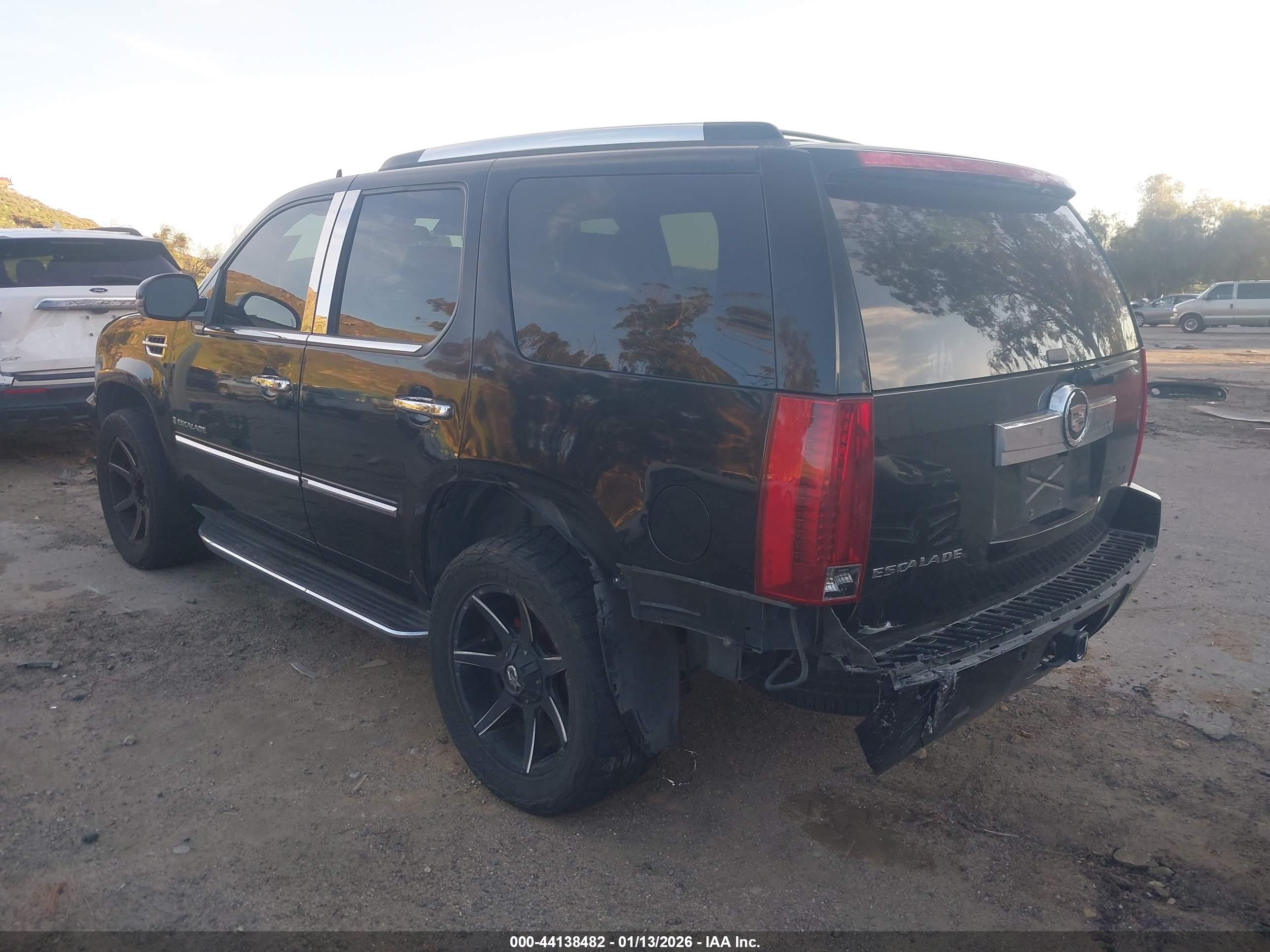 CADILLAC ESCALADE image 3
