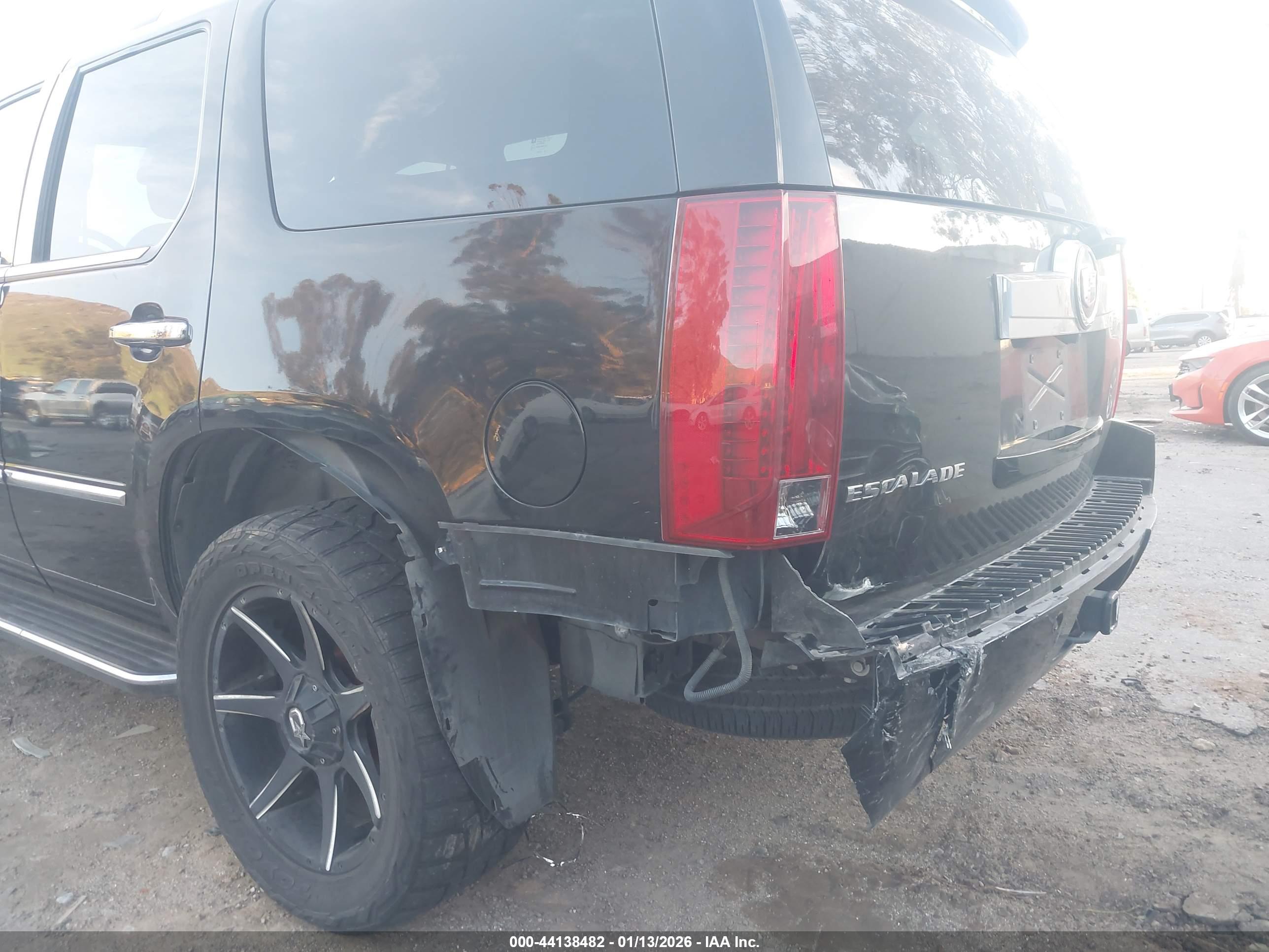 CADILLAC ESCALADE image 6