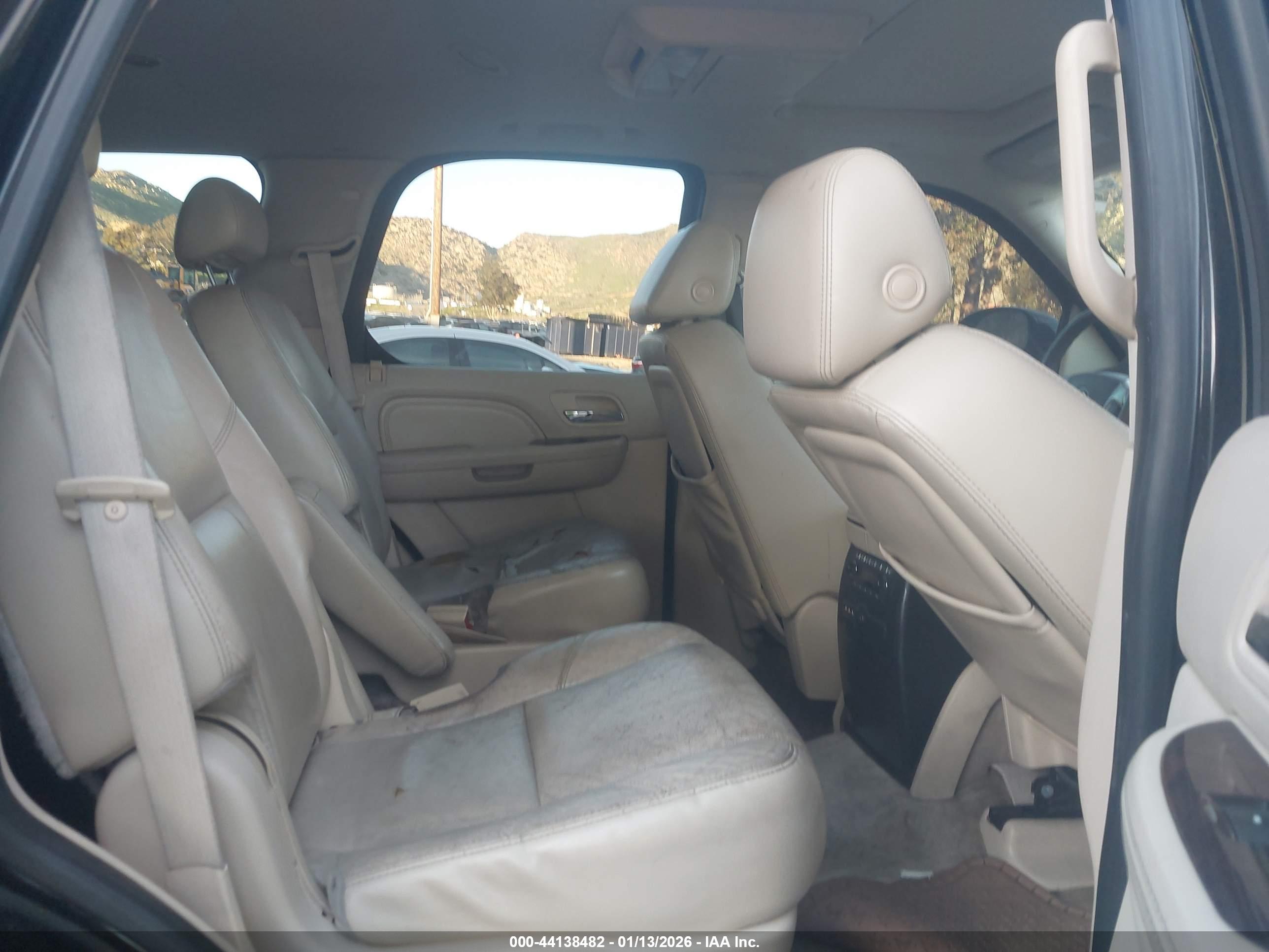 CADILLAC ESCALADE image 8