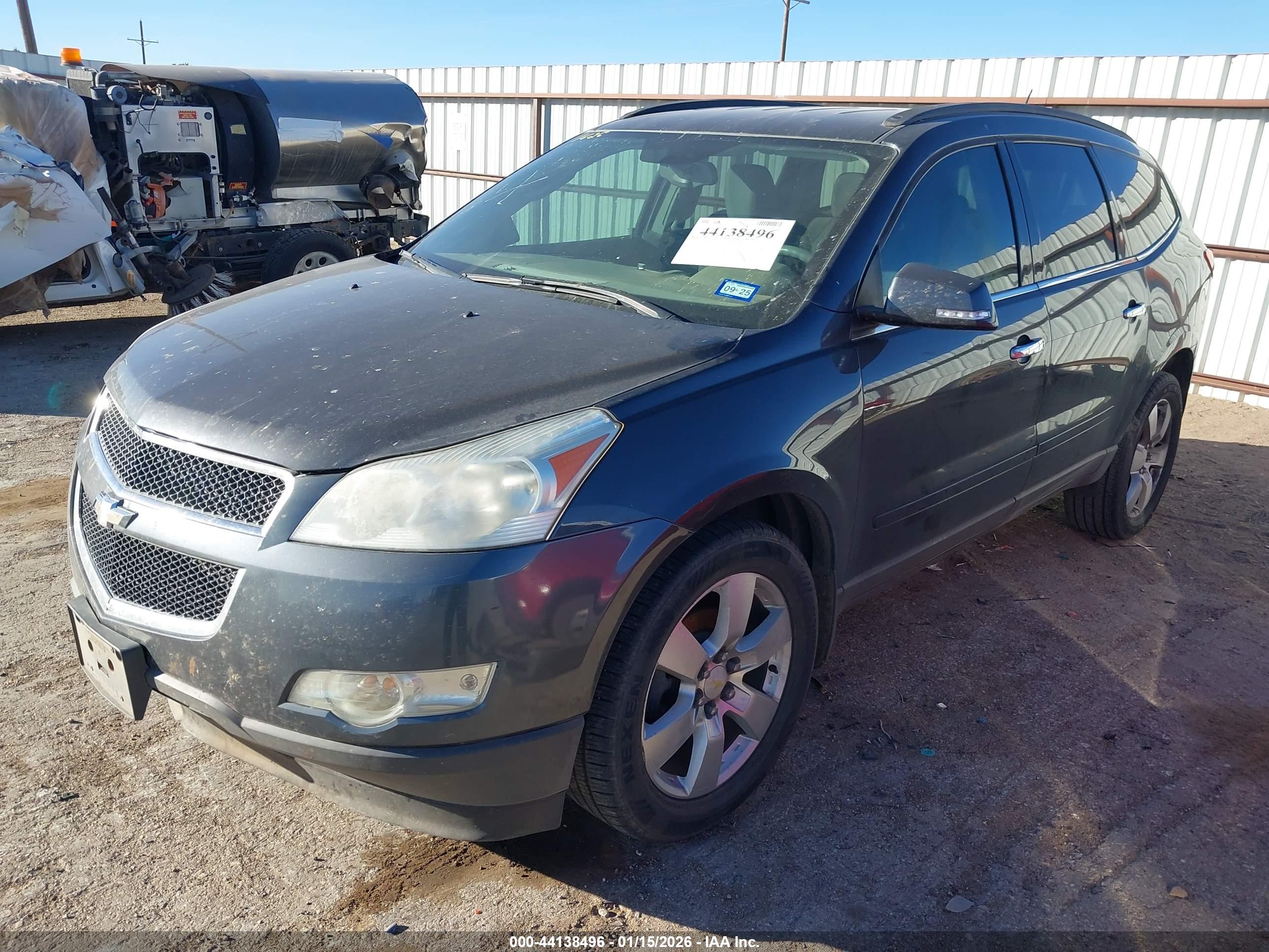 CHEVROLET TRAVERSE image 2
