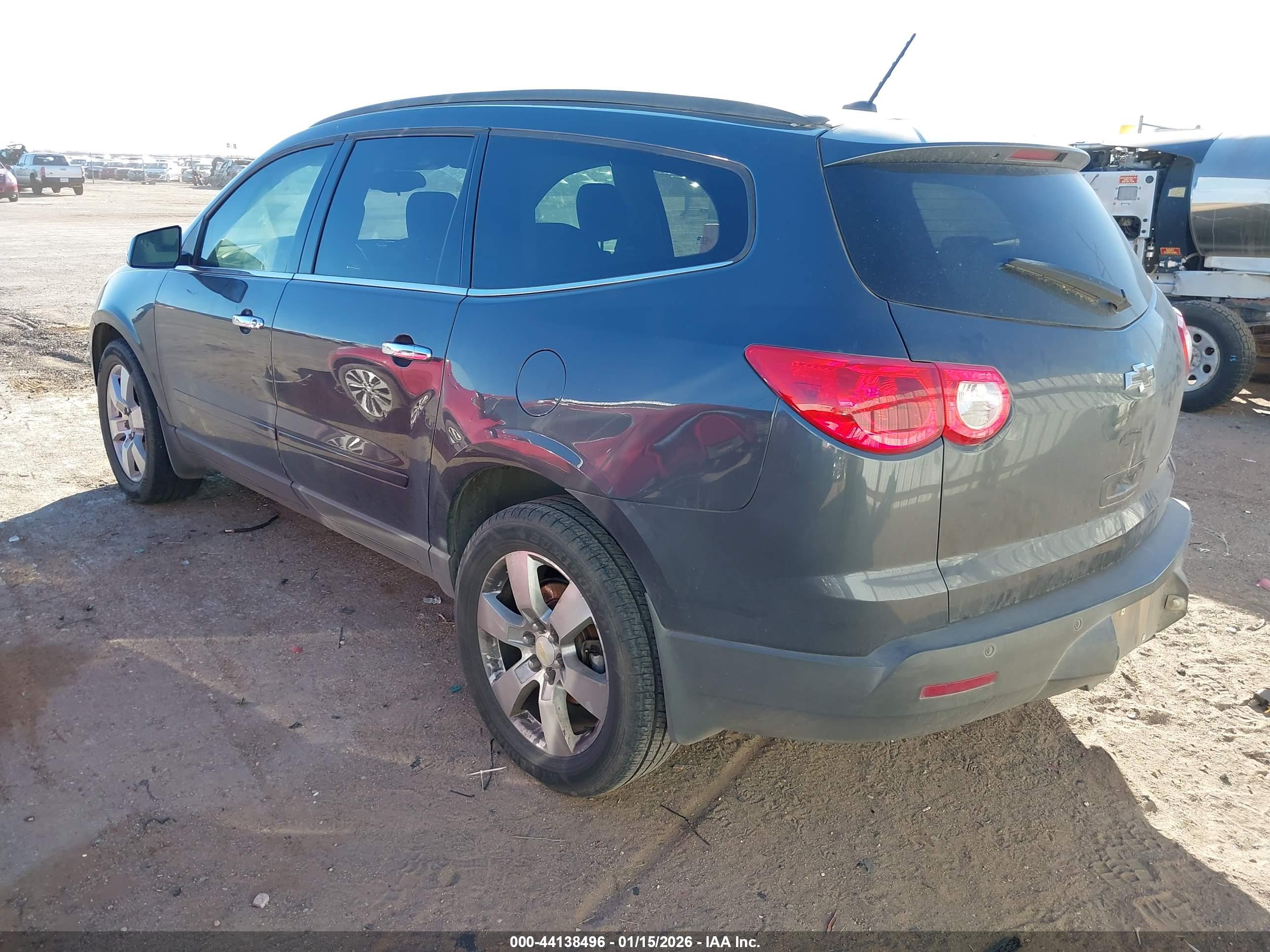 CHEVROLET TRAVERSE image 3