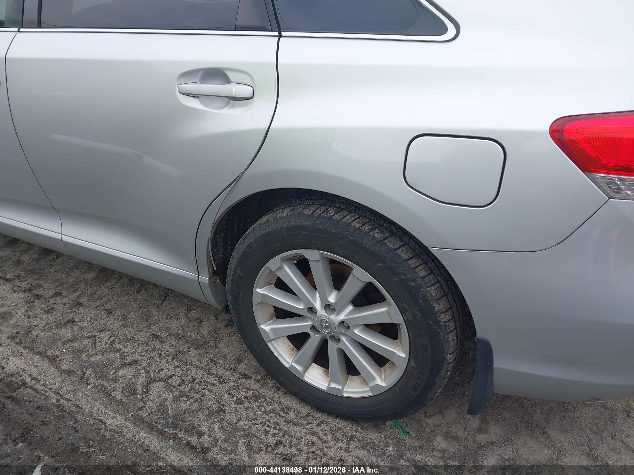 TOYOTA VENZA image 6