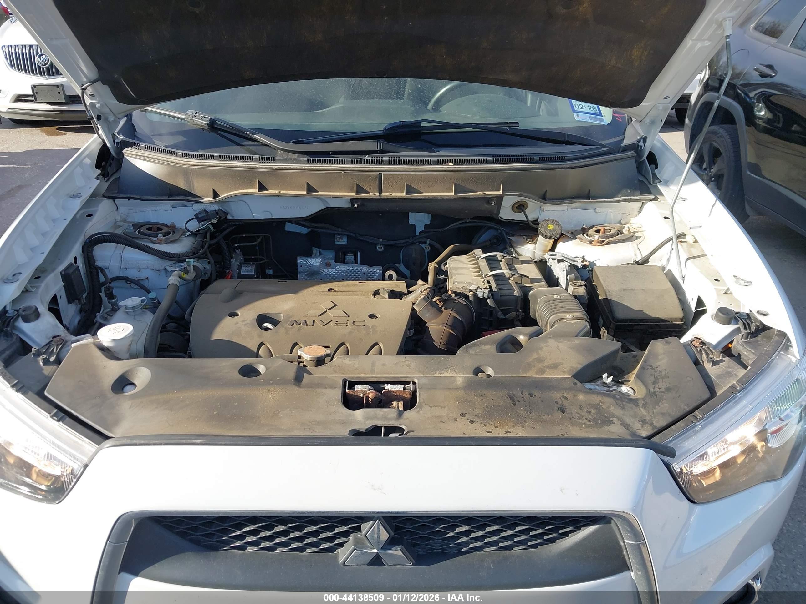 MITSUBISHI OUTLANDER image 10