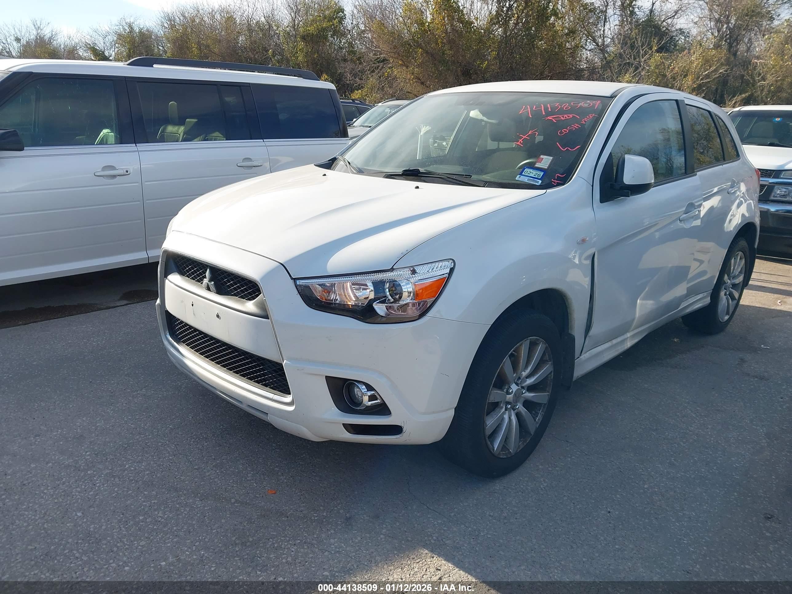 MITSUBISHI OUTLANDER image 2