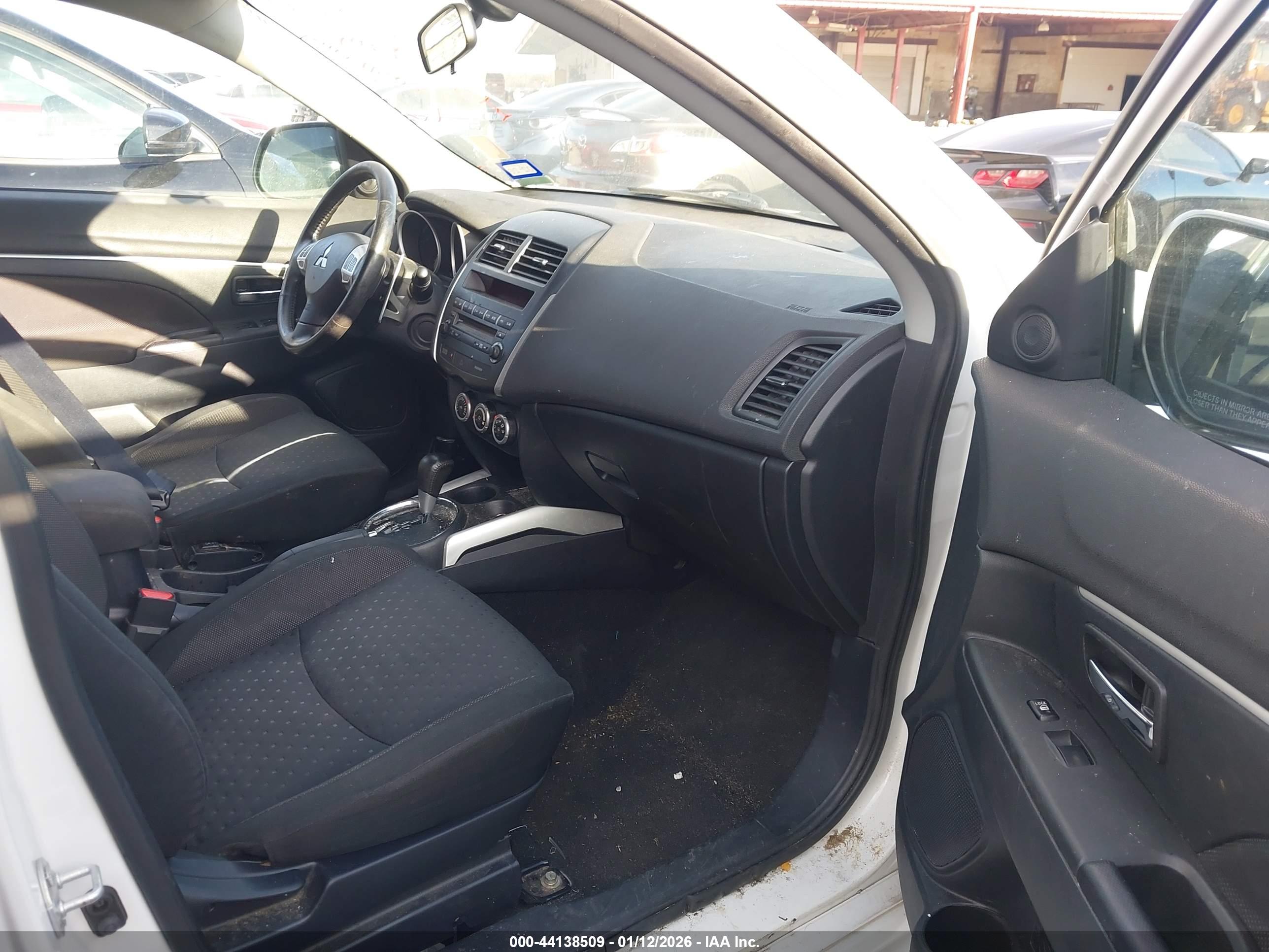 MITSUBISHI OUTLANDER image 5
