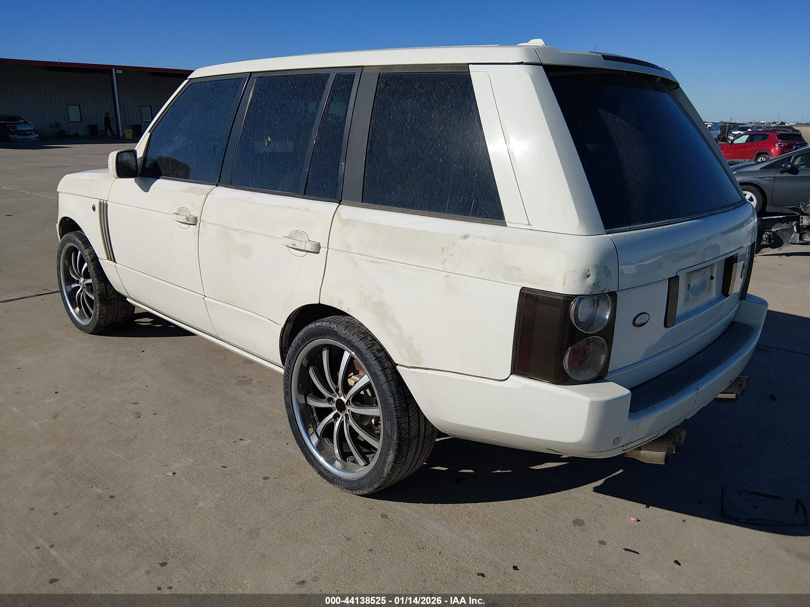 LAND ROVER image 3
