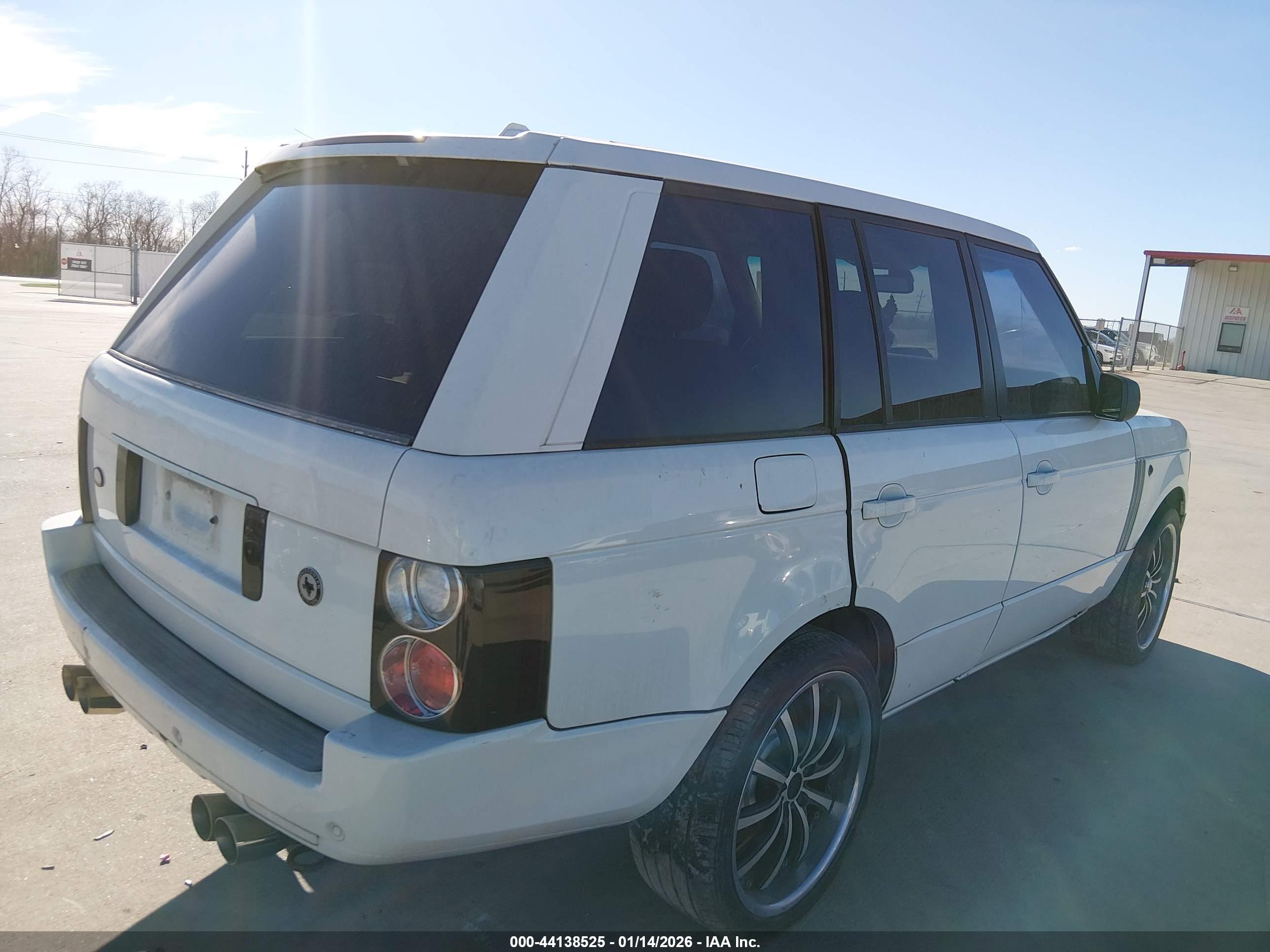 LAND ROVER image 4