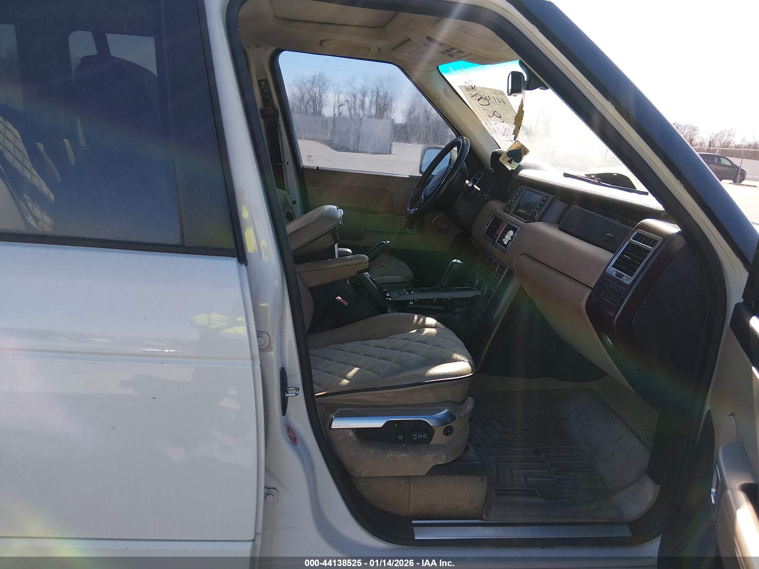 LAND ROVER image 5