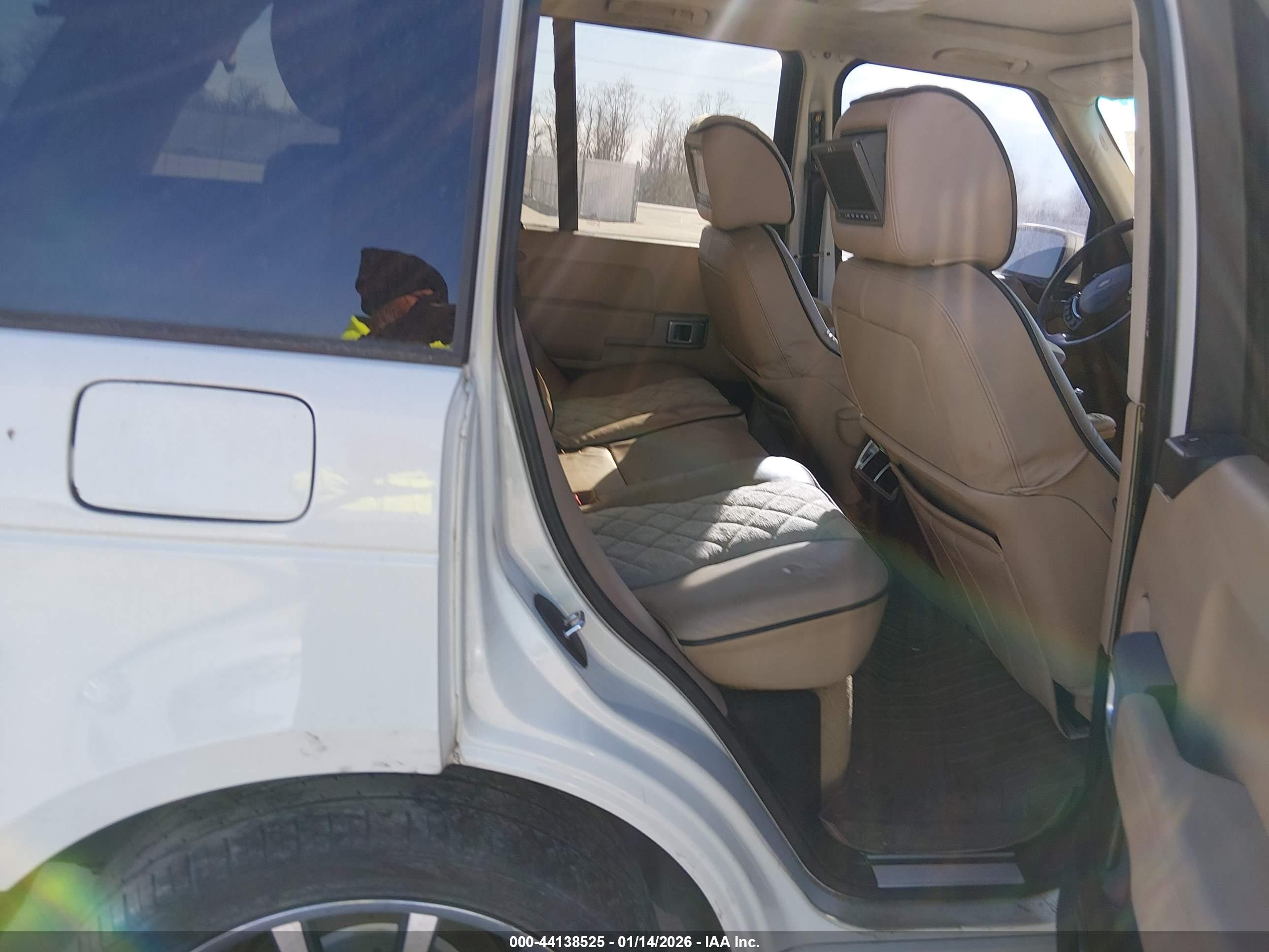 LAND ROVER image 8