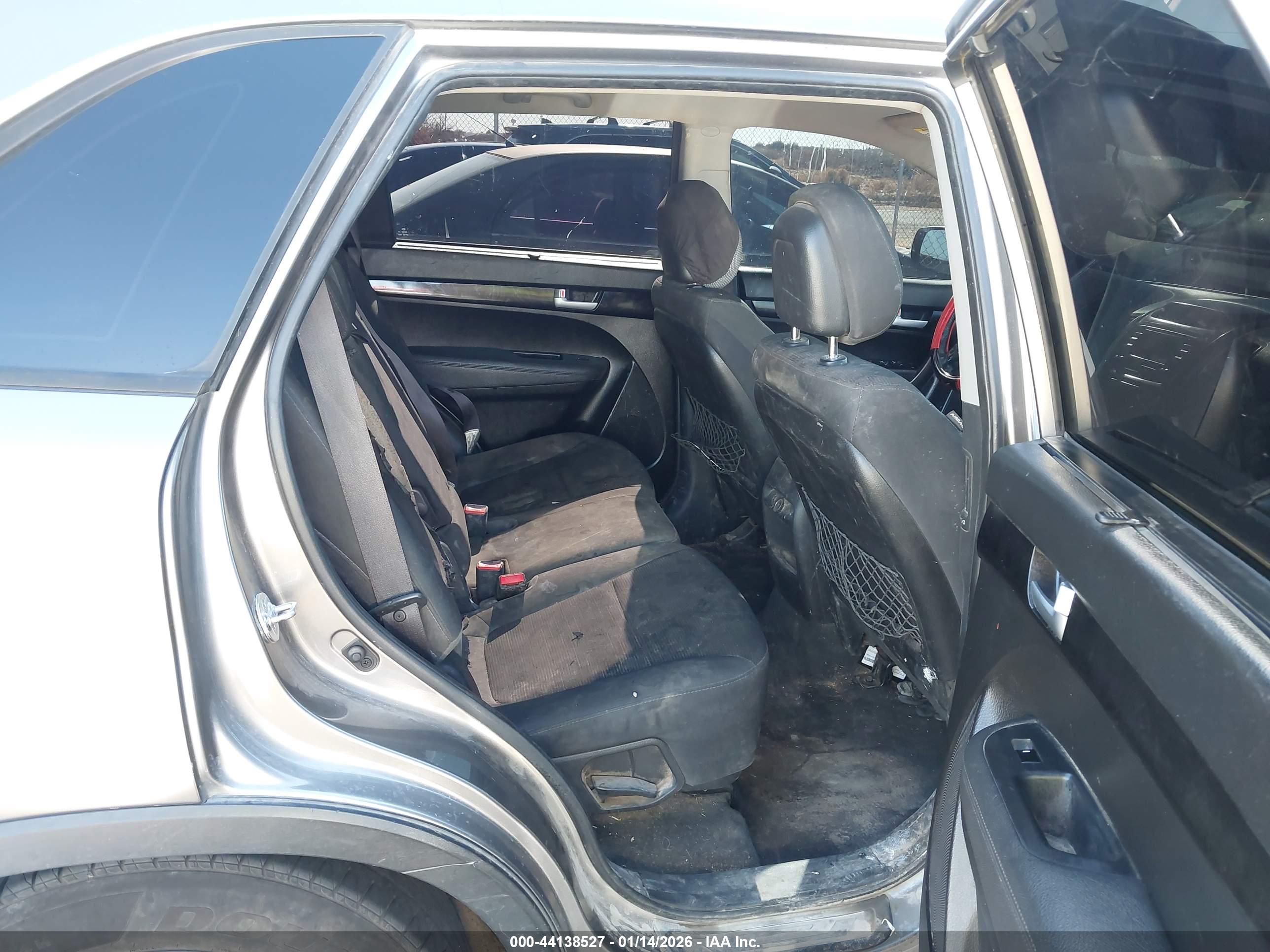 KIA SORENTO image 8