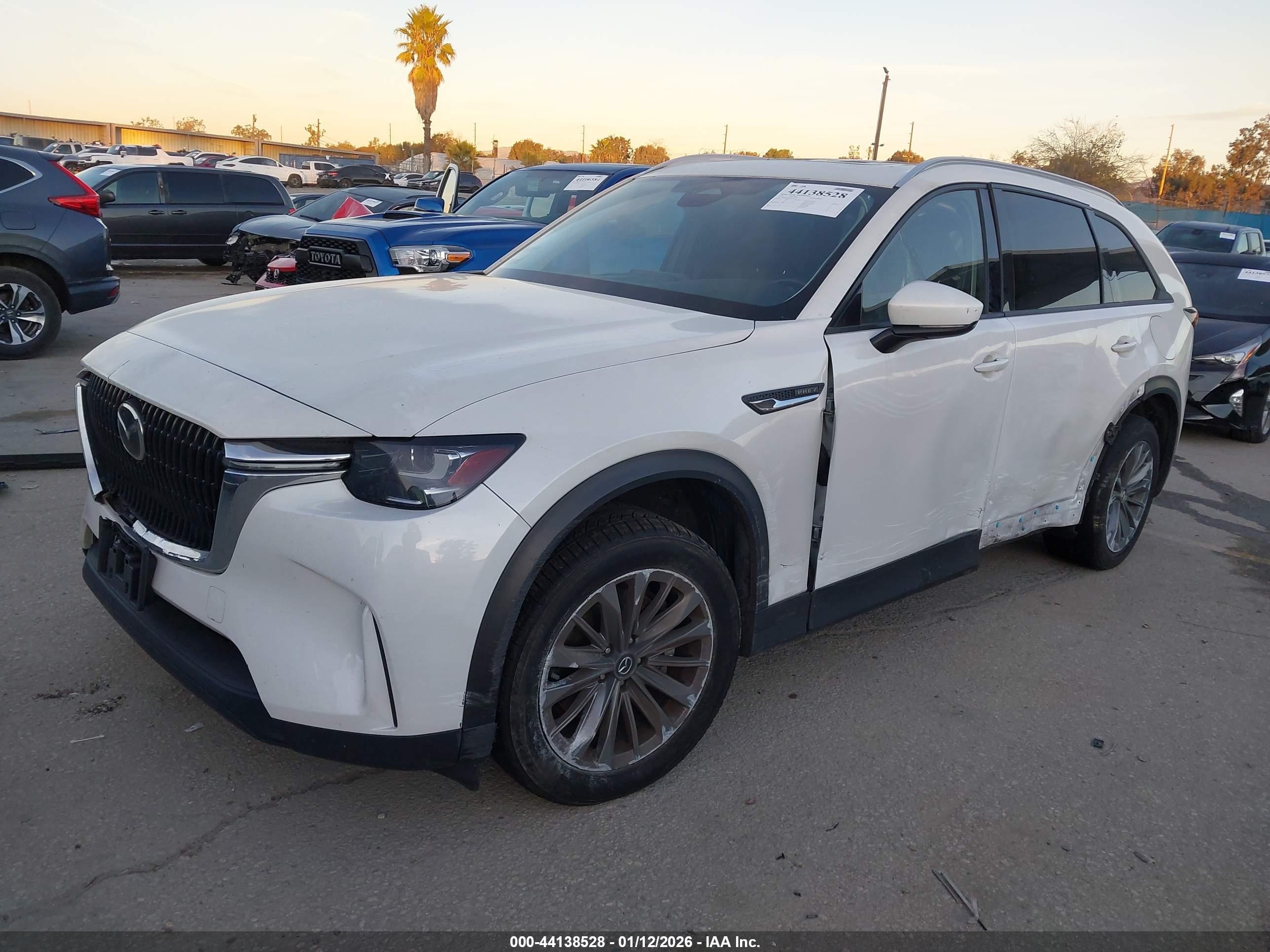 MAZDA CX-90 image 2