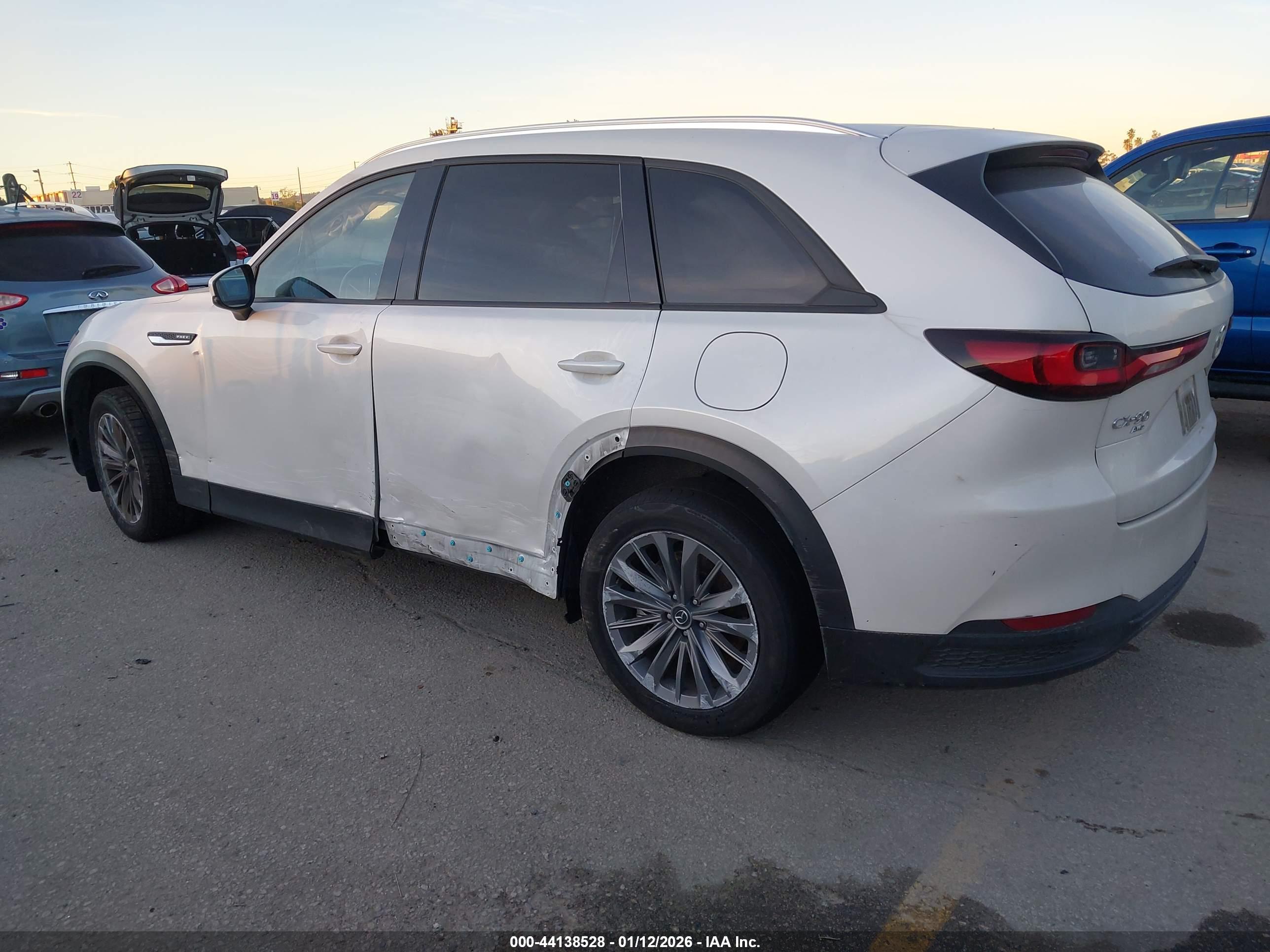 MAZDA CX-90 image 3