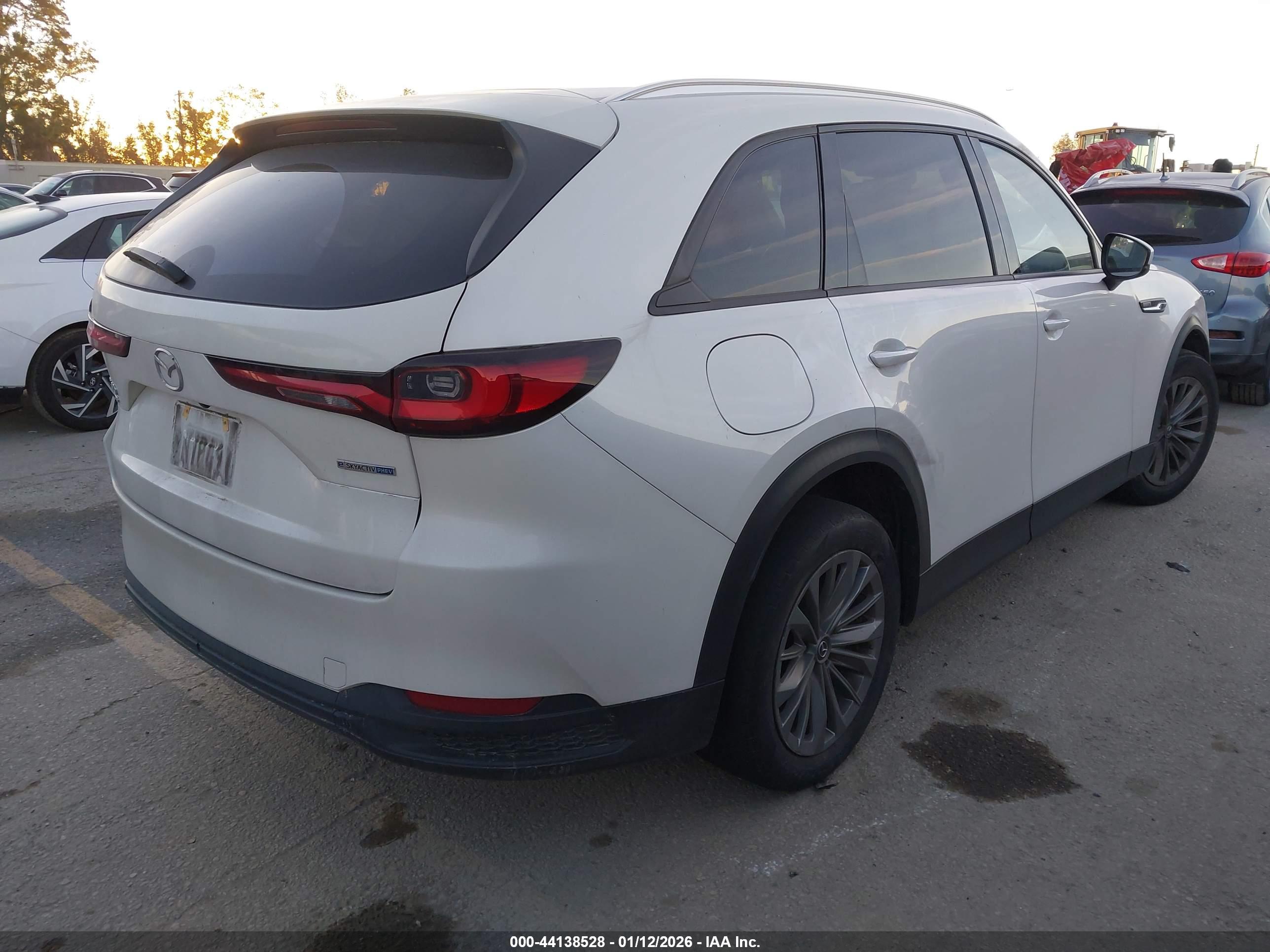 MAZDA CX-90 image 4