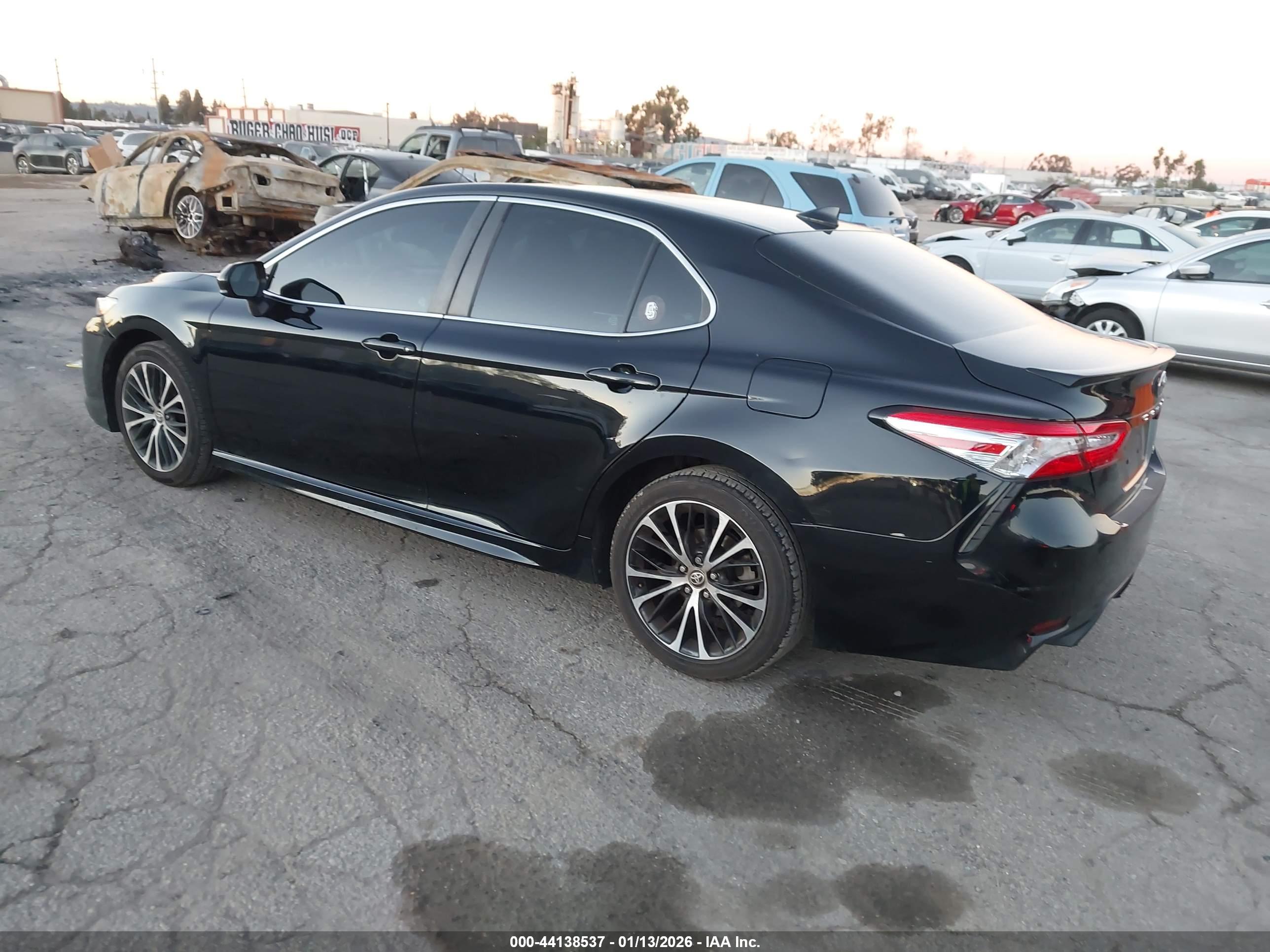 TOYOTA CAMRY image 3