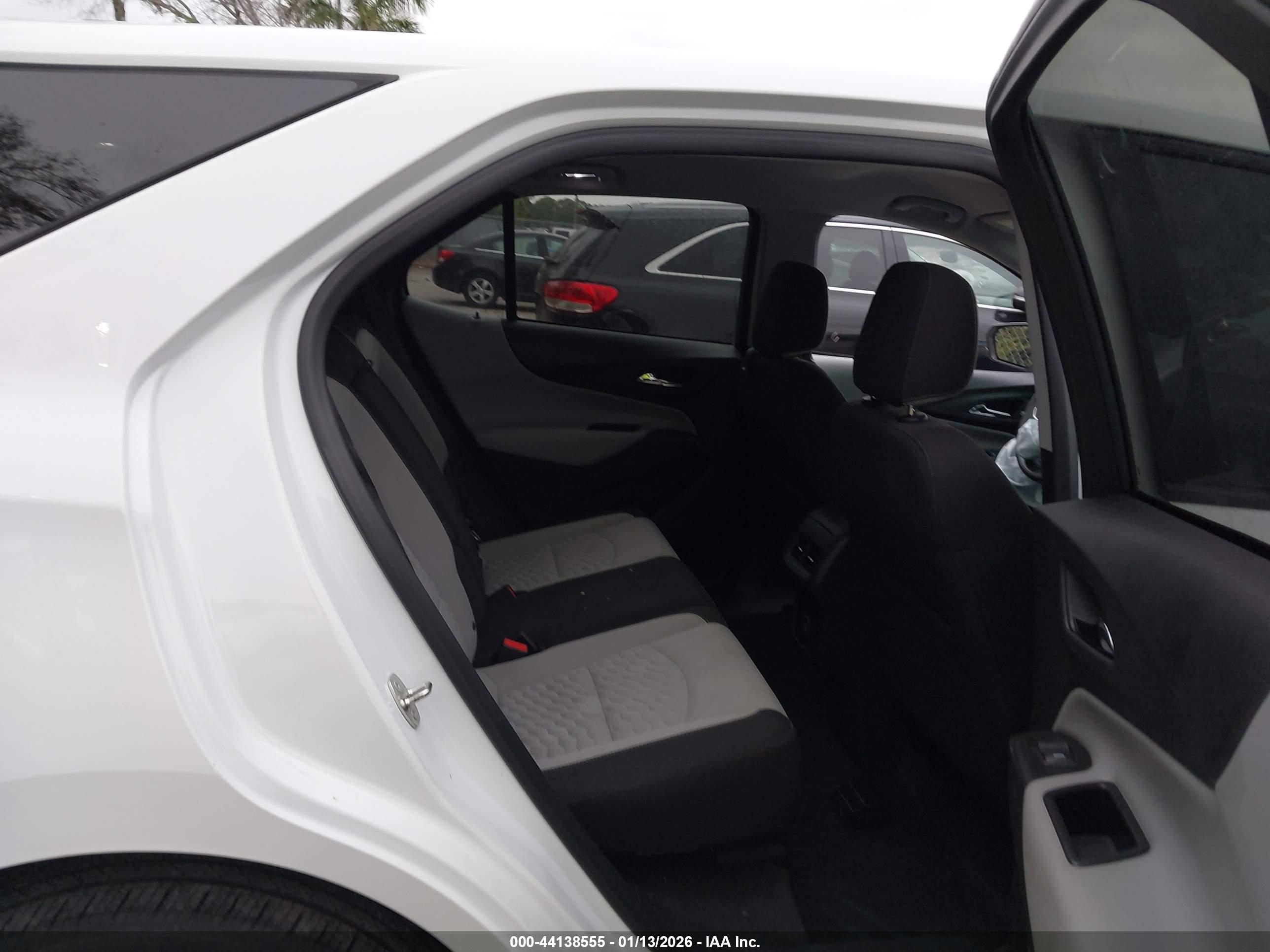 CHEVROLET EQUINOX image 8