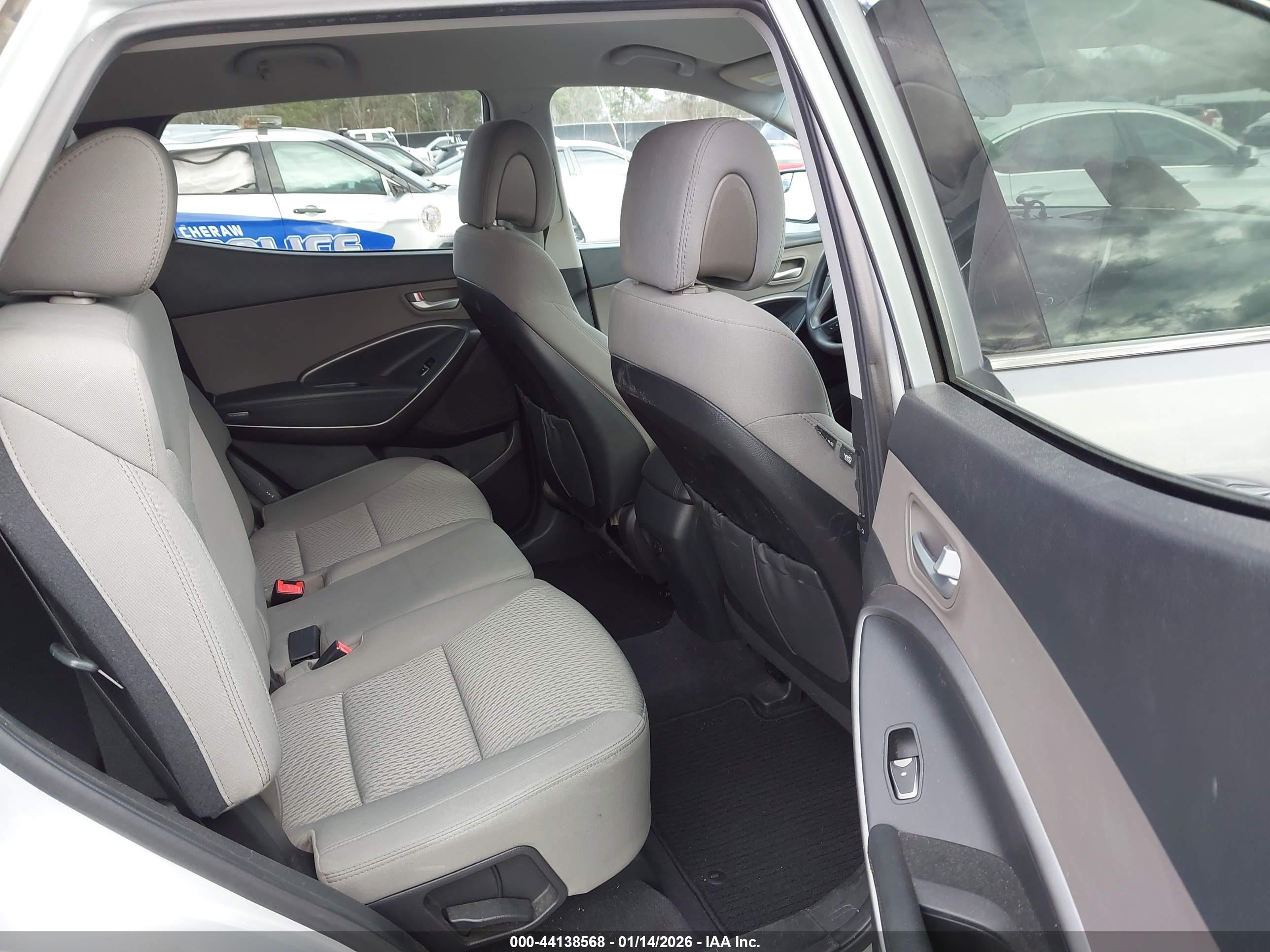 HYUNDAI SANTA image 8