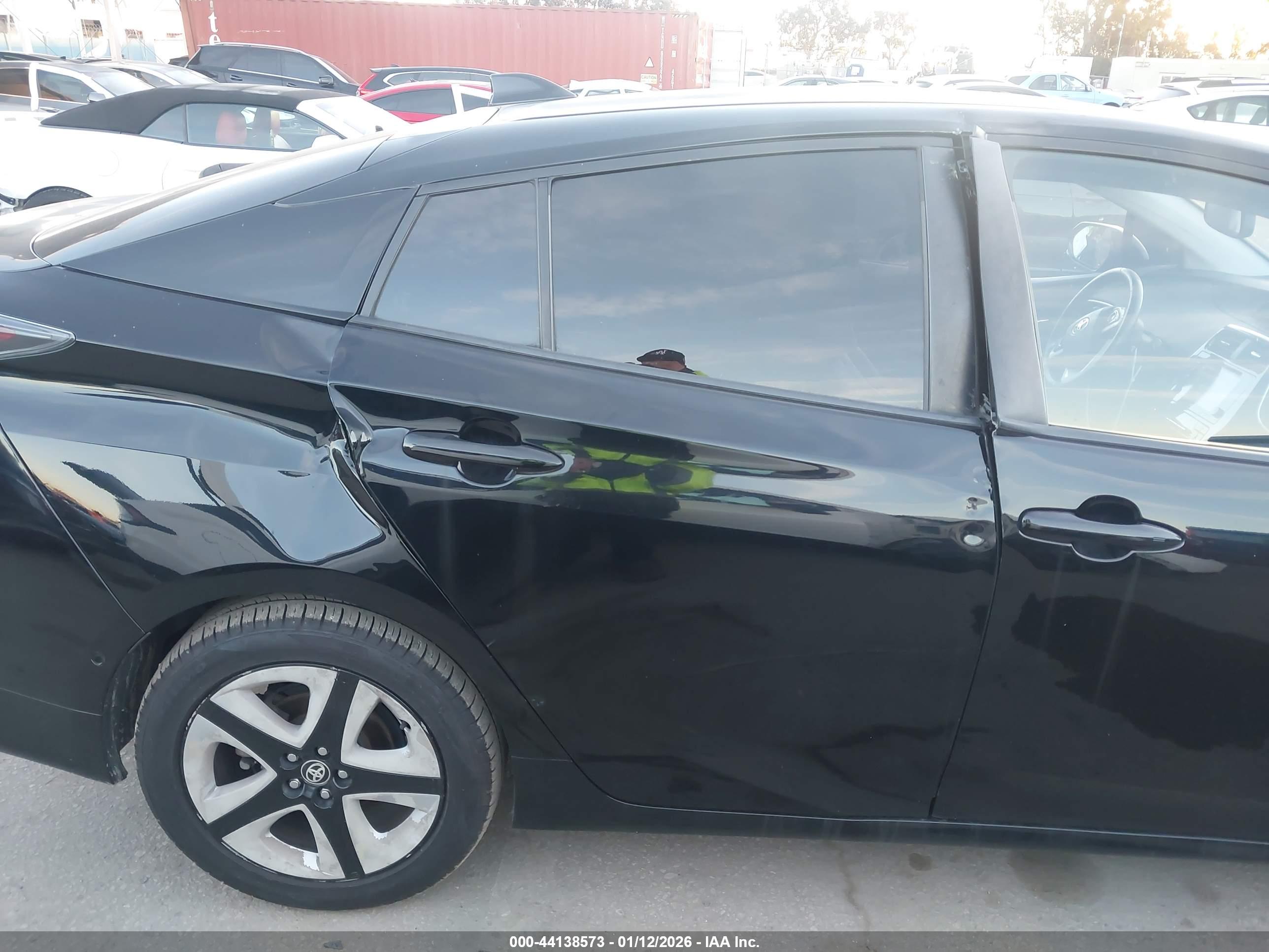 TOYOTA PRIUS image 6