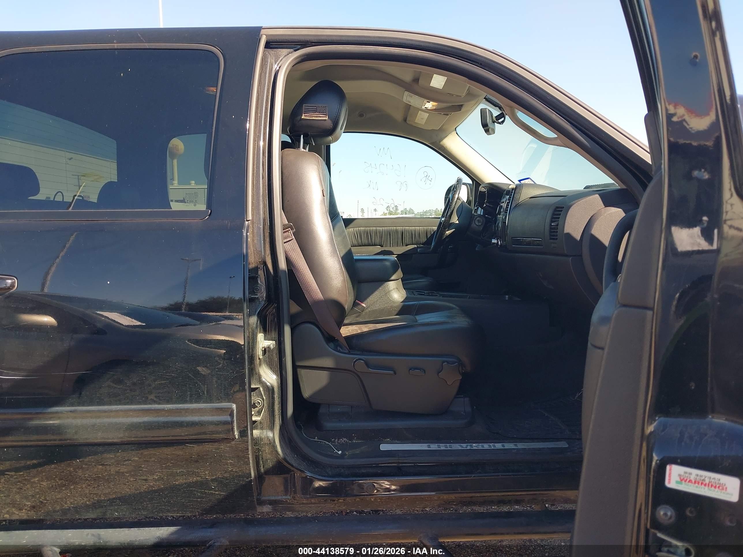 CHEVROLET SILVERADO image 5