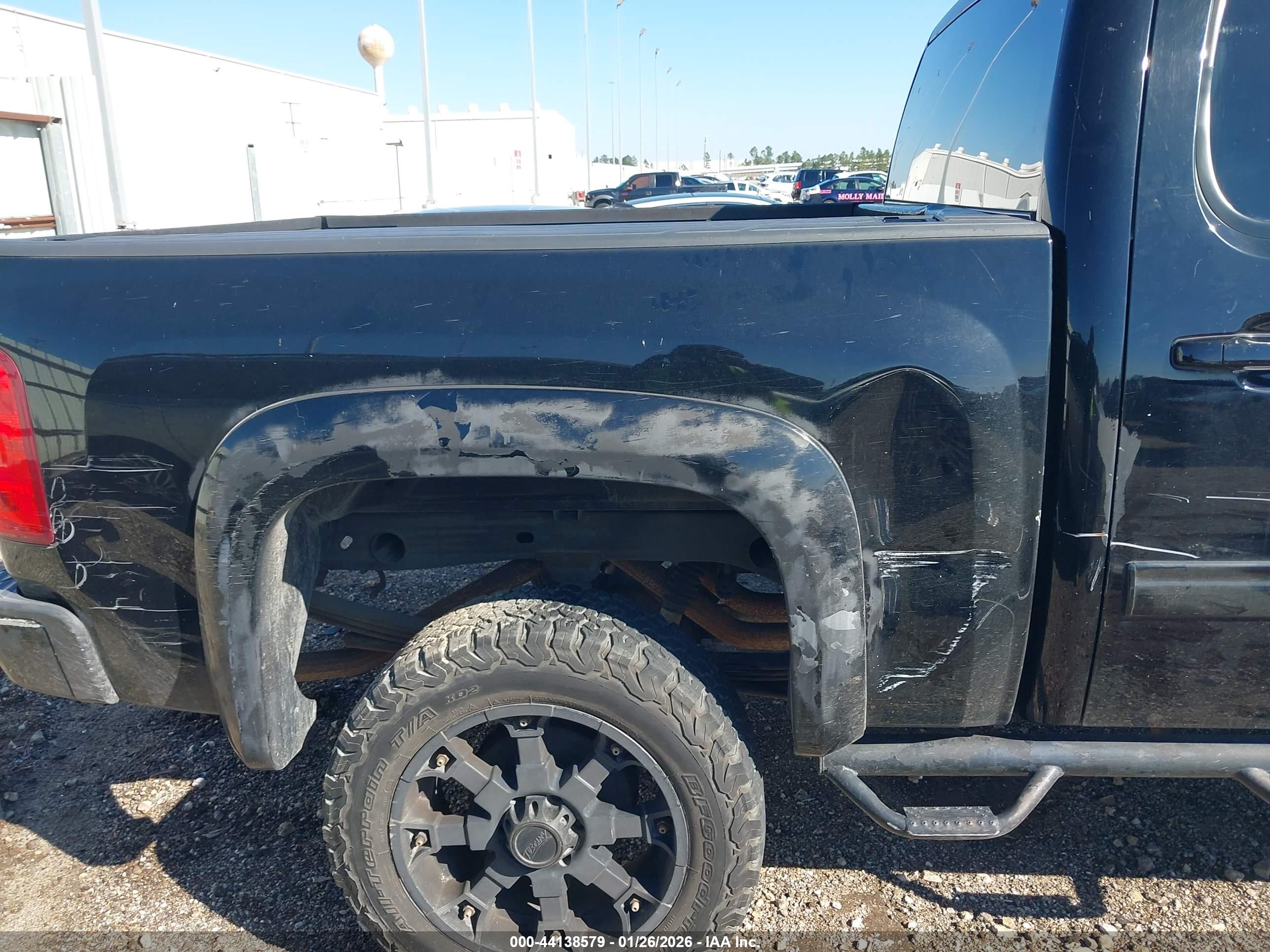 CHEVROLET SILVERADO image 6