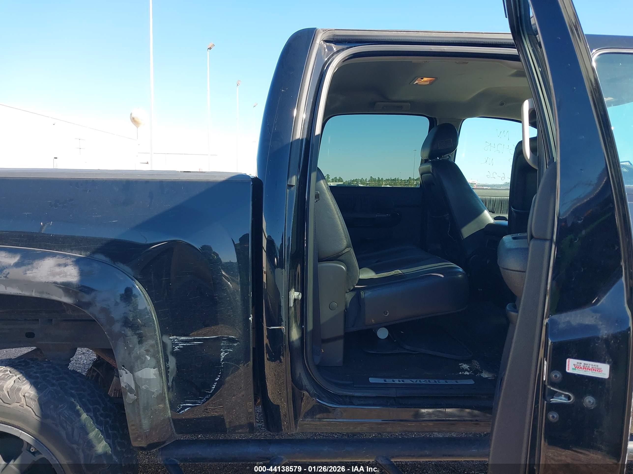 CHEVROLET SILVERADO image 8