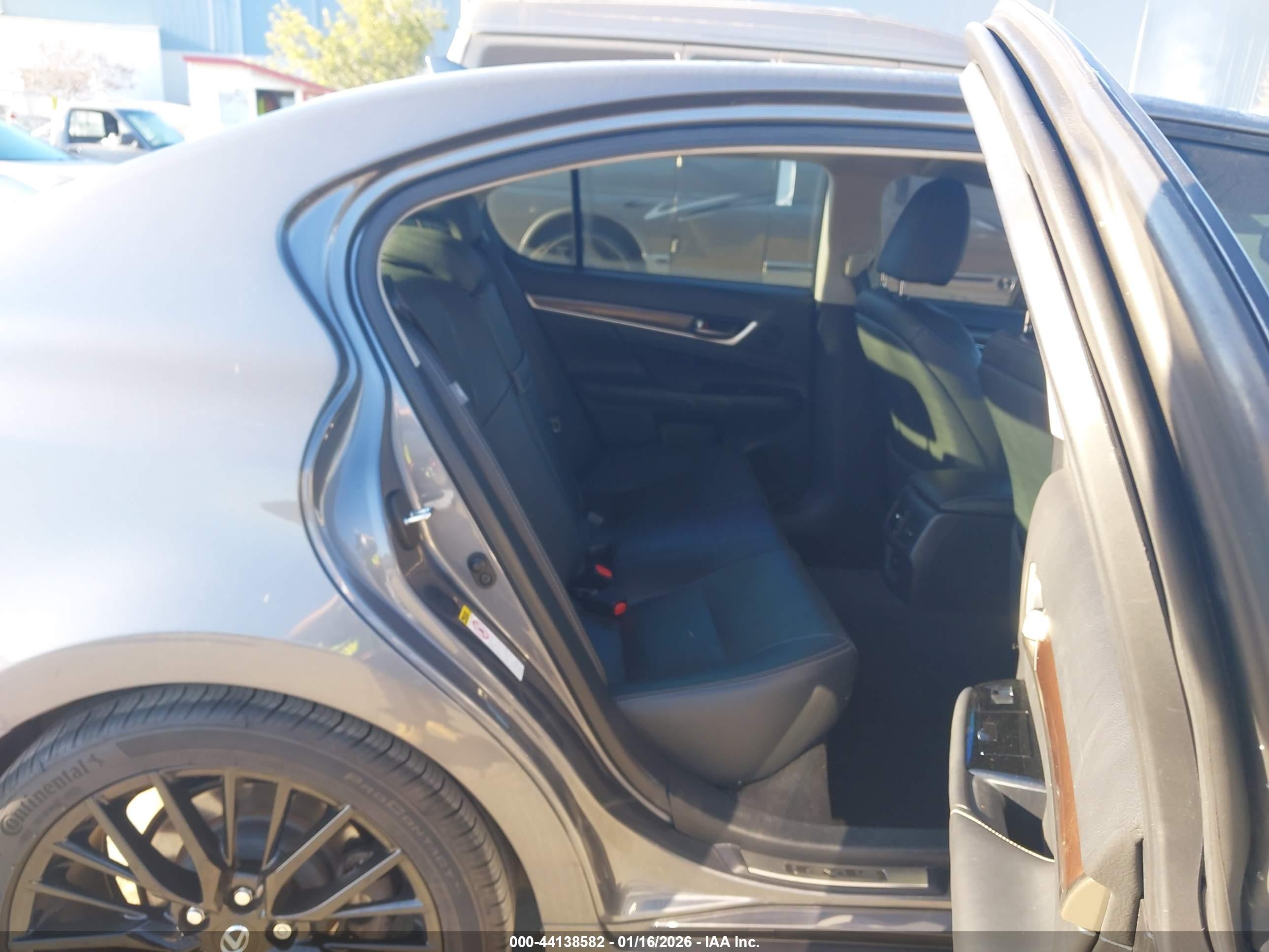 LEXUS GS image 8