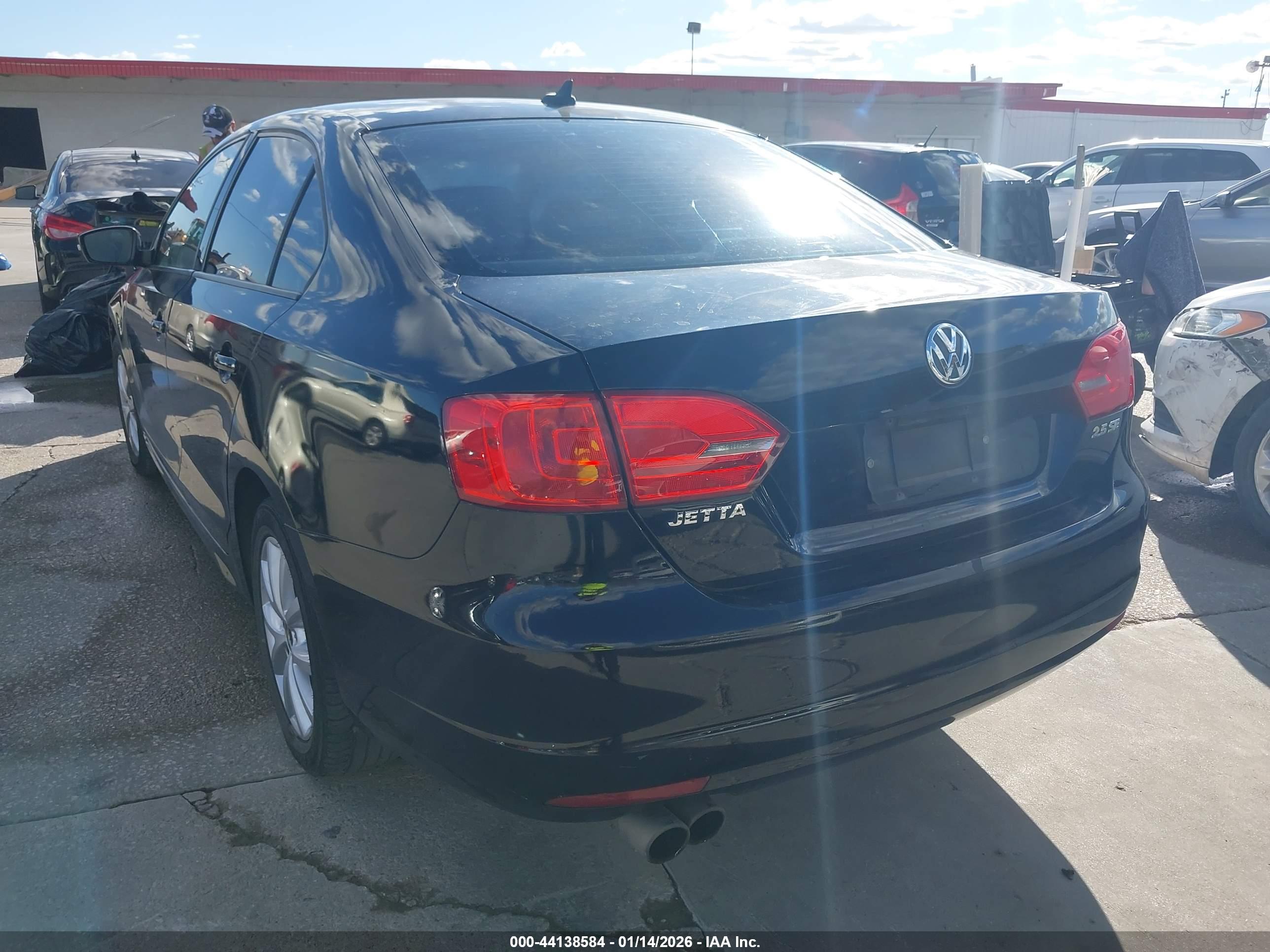 VOLKSWAGEN JETTA image 3