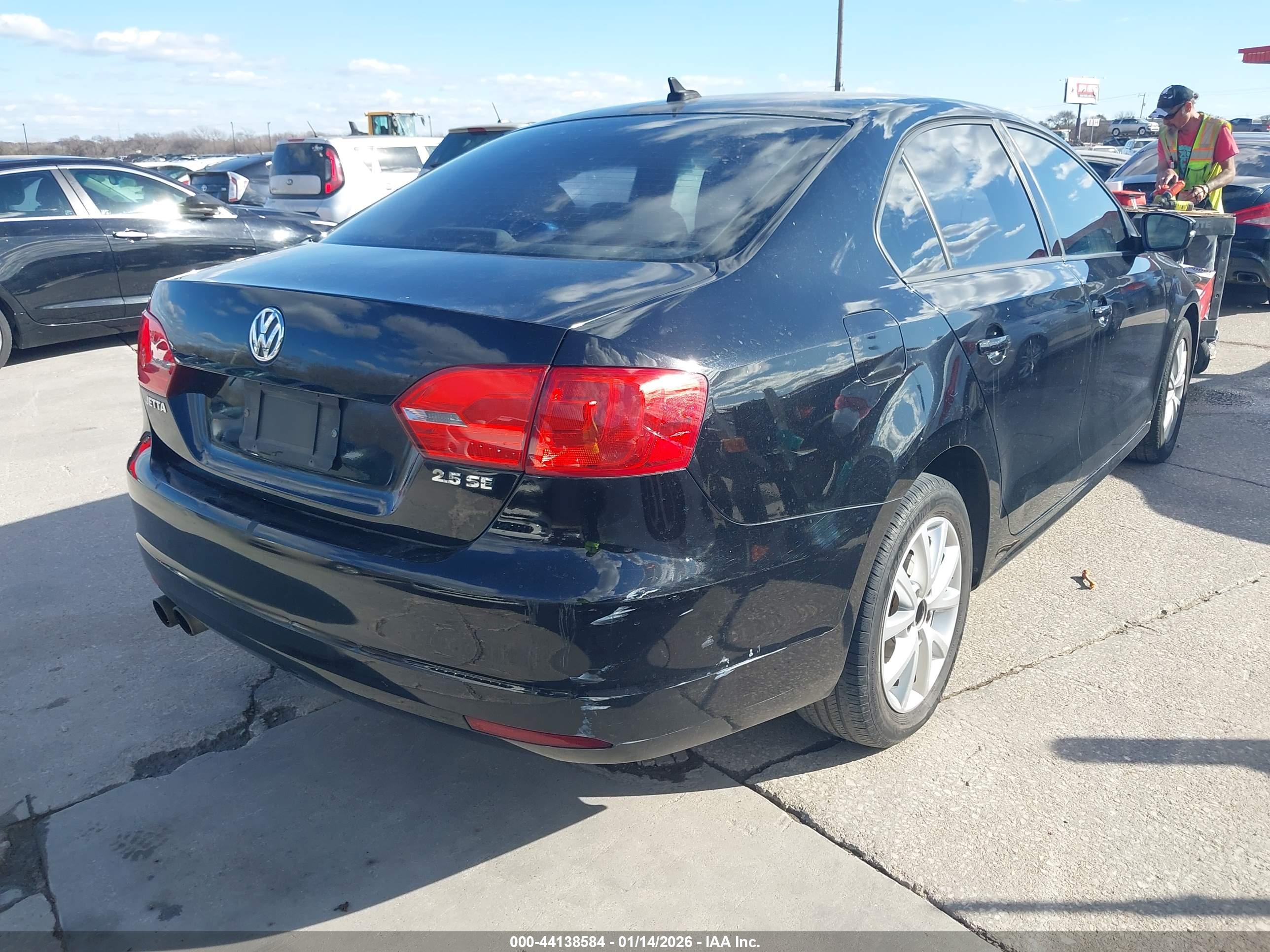 VOLKSWAGEN JETTA image 4