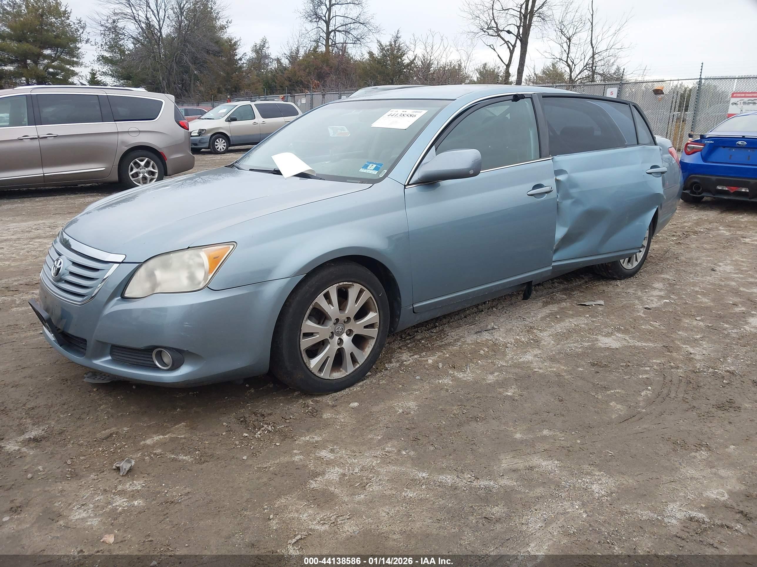 TOYOTA AVALON image 2