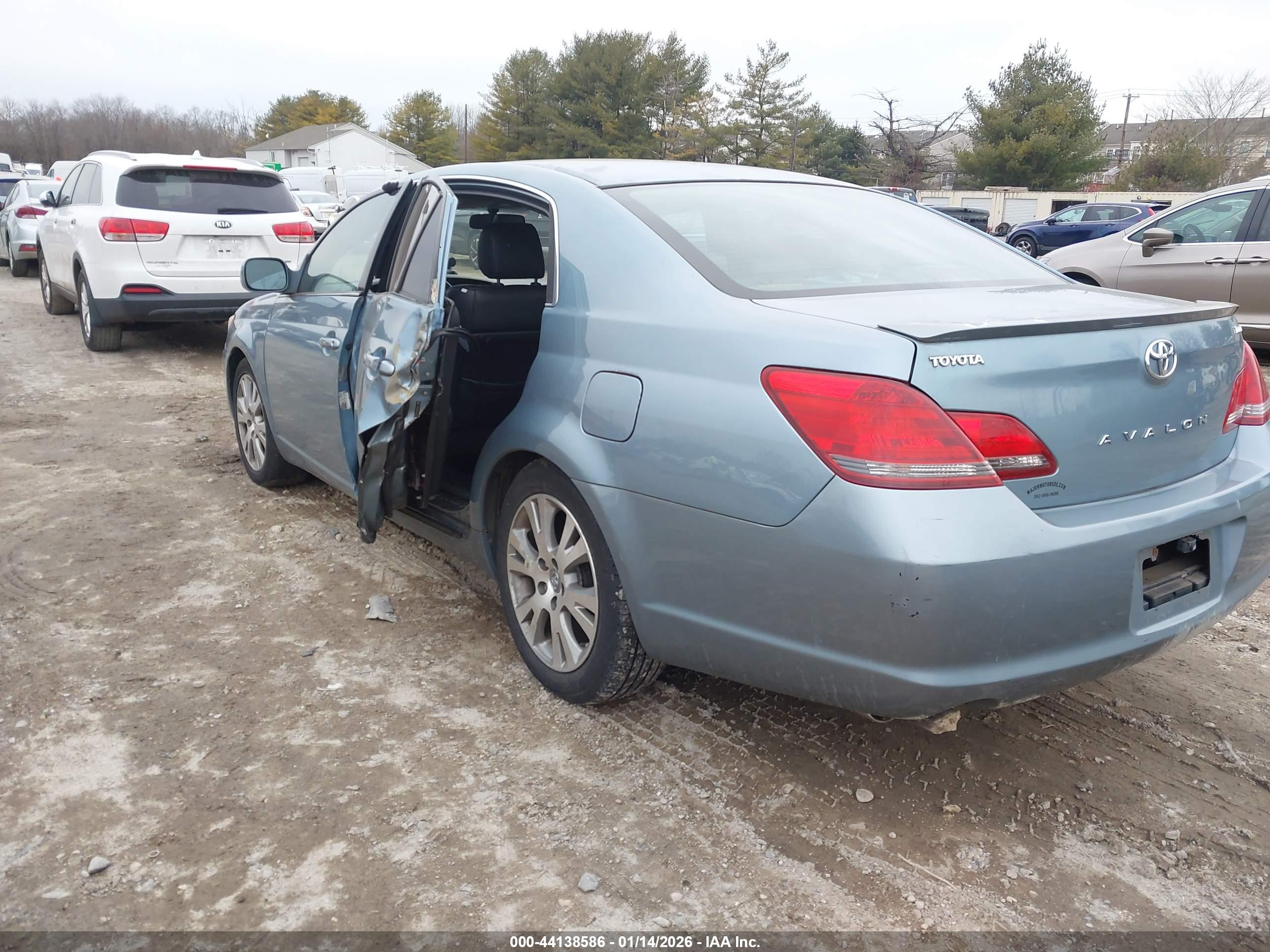 TOYOTA AVALON image 3