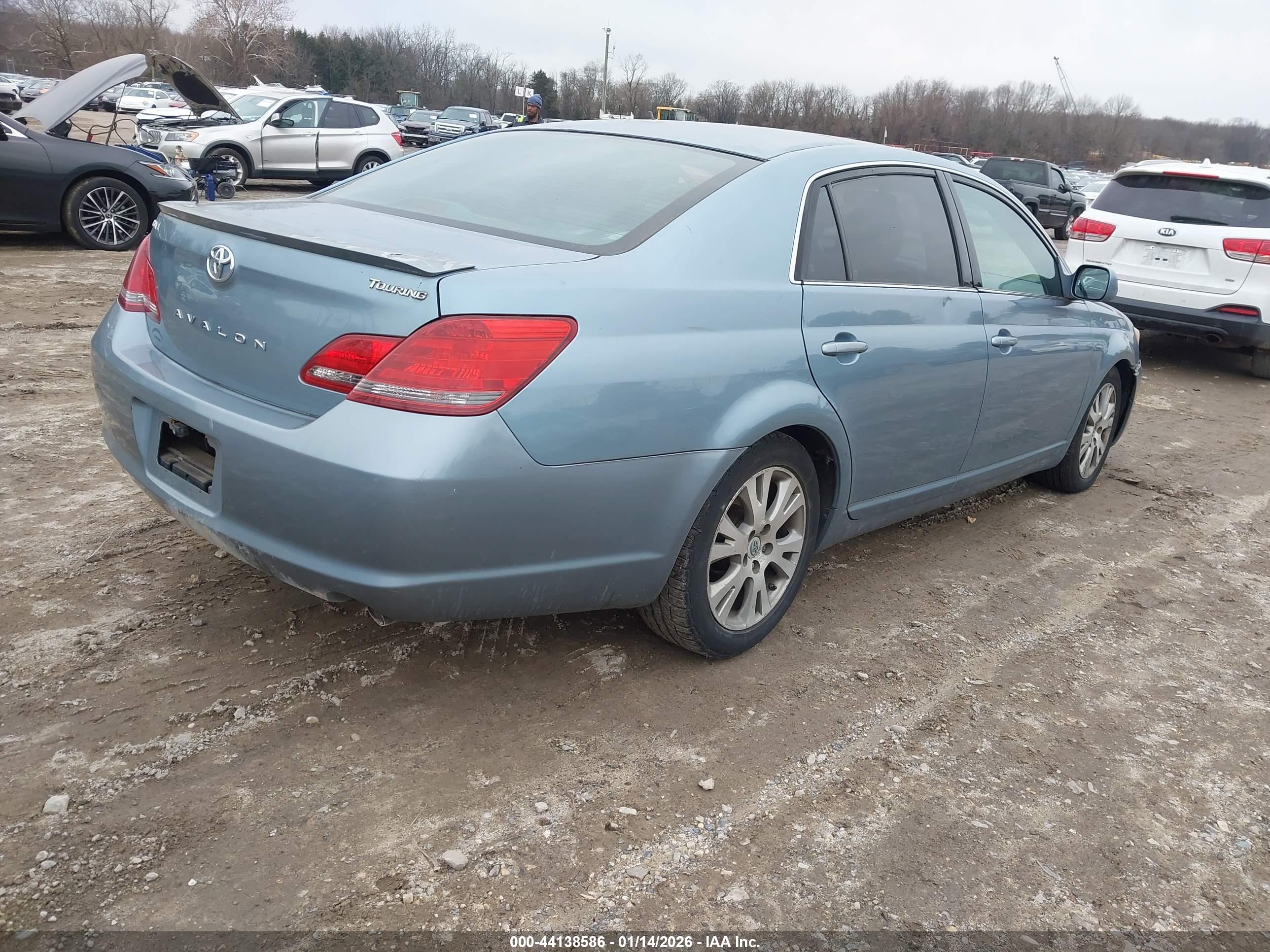 TOYOTA AVALON image 4