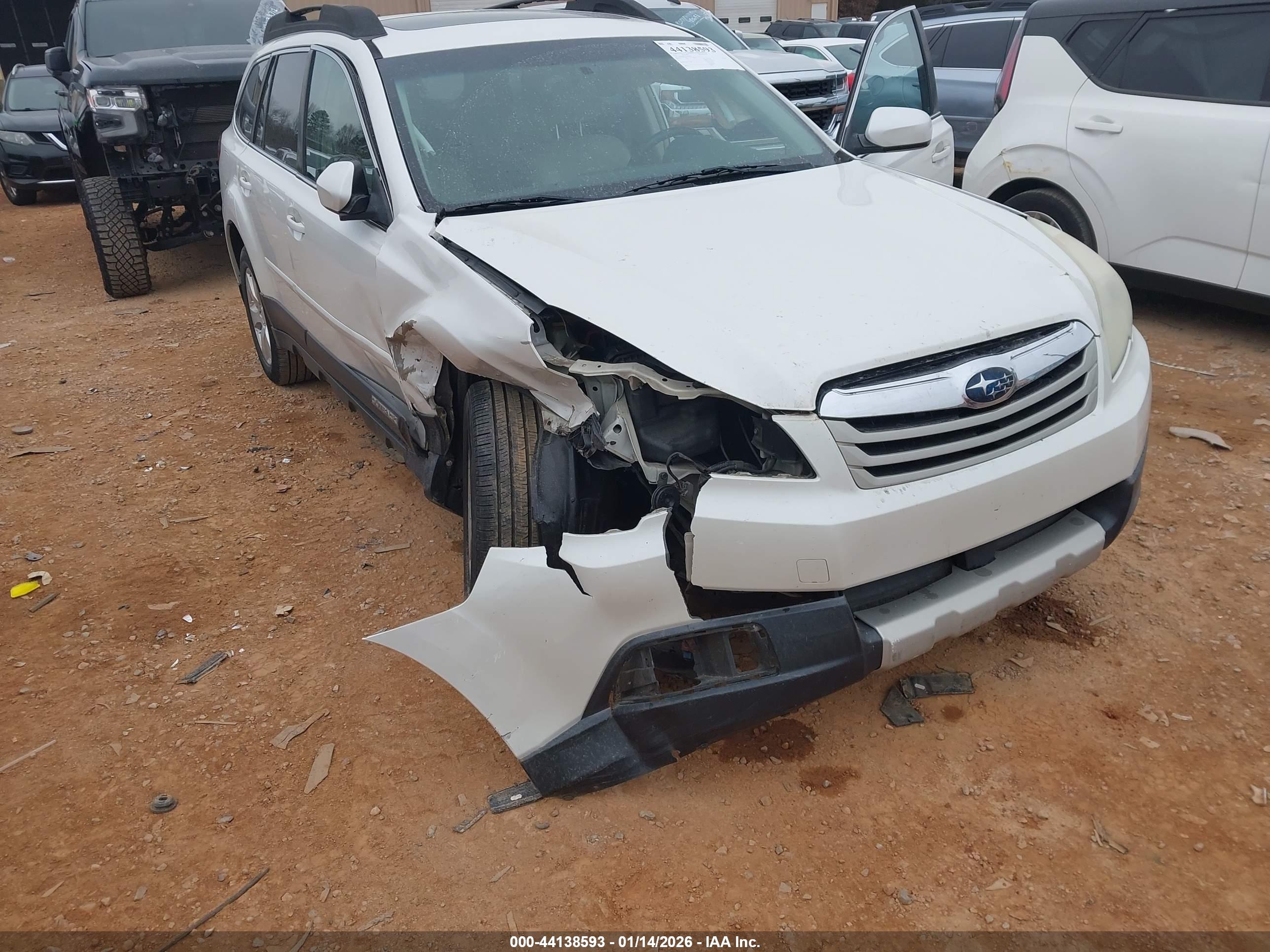 SUBARU OUTBACK image 6