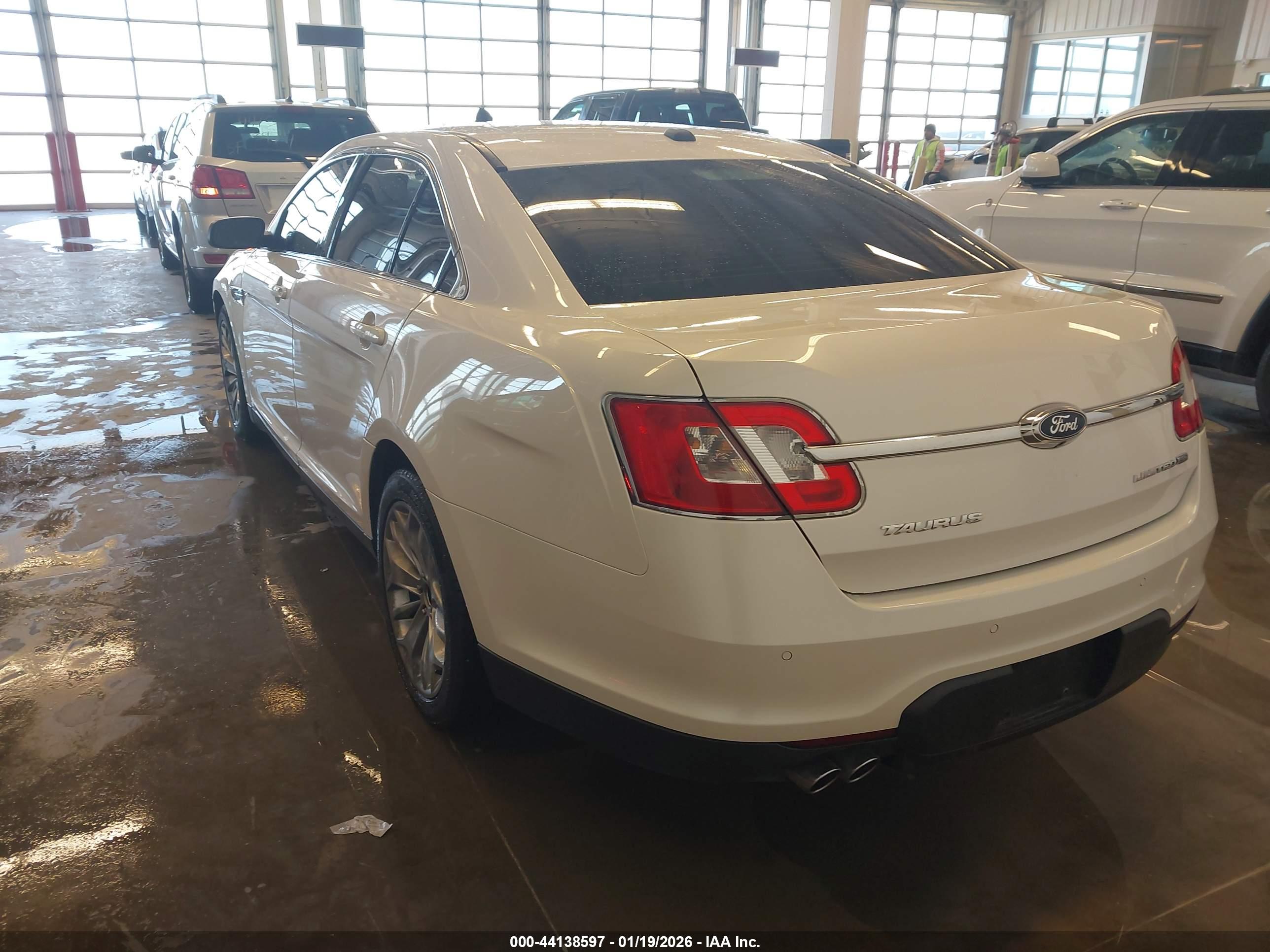 FORD TAURUS image 3
