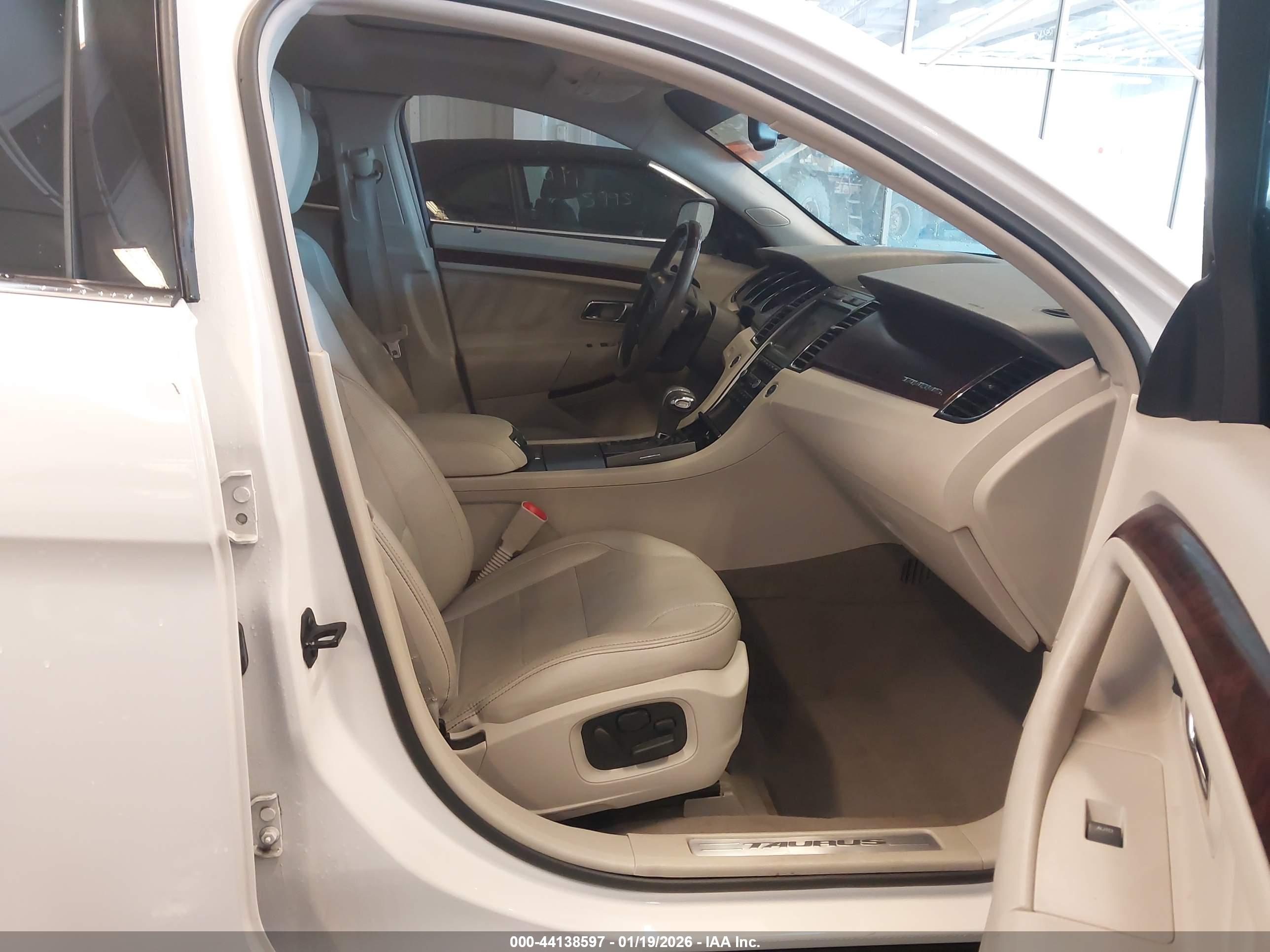 FORD TAURUS image 5