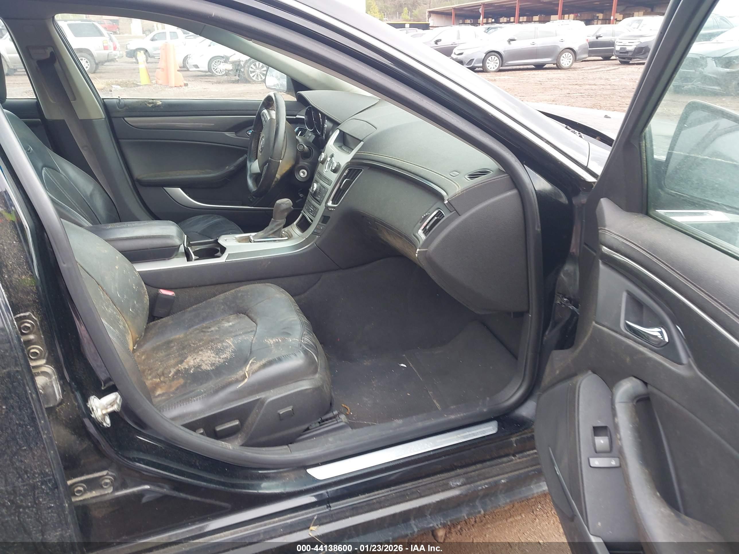 CADILLAC CTS image 5