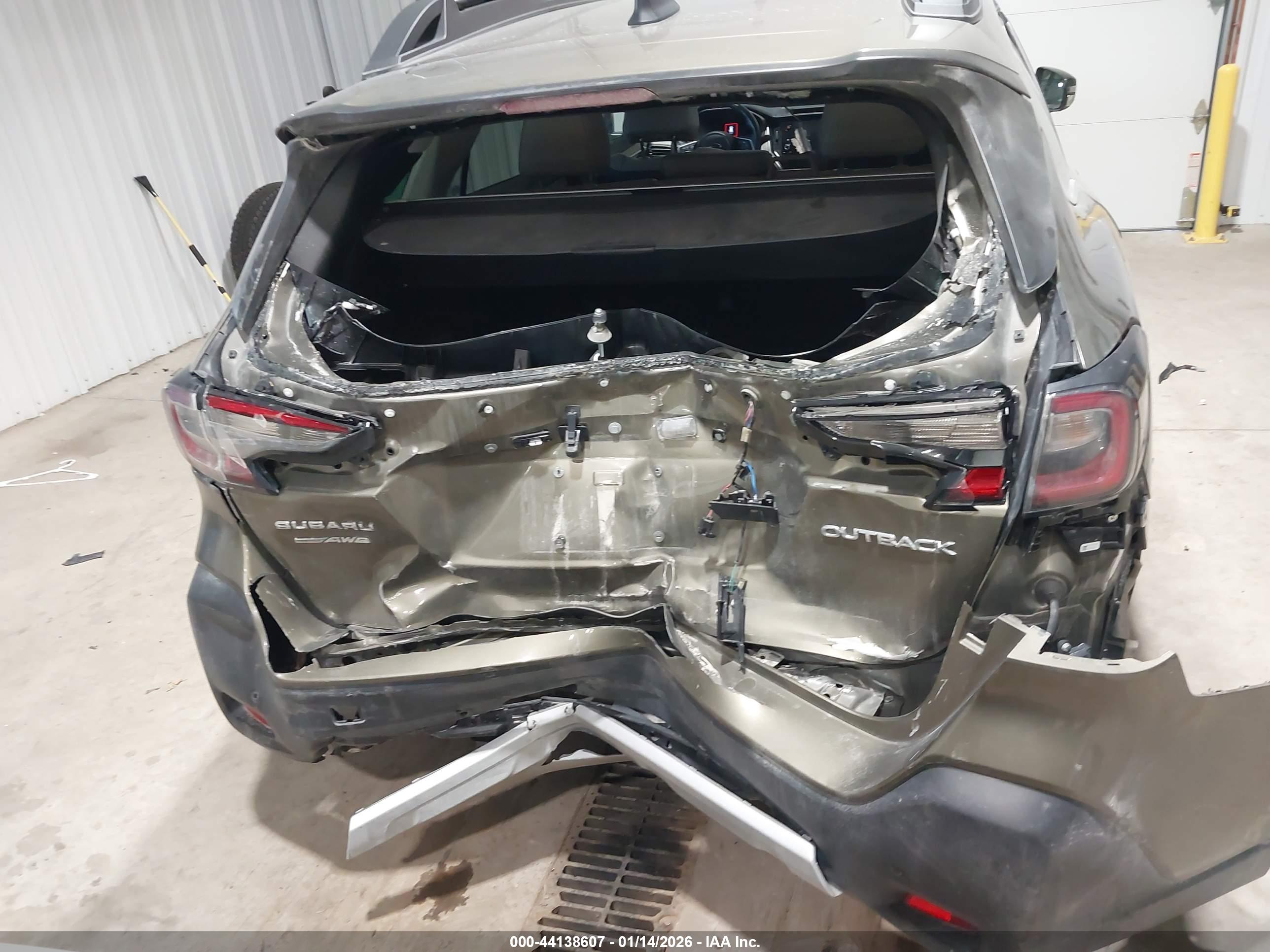 SUBARU OUTBACK image 6
